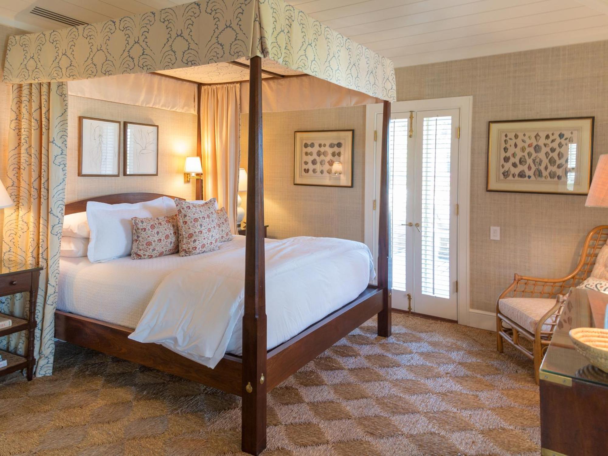 Eleven Bahama House Resort 4*