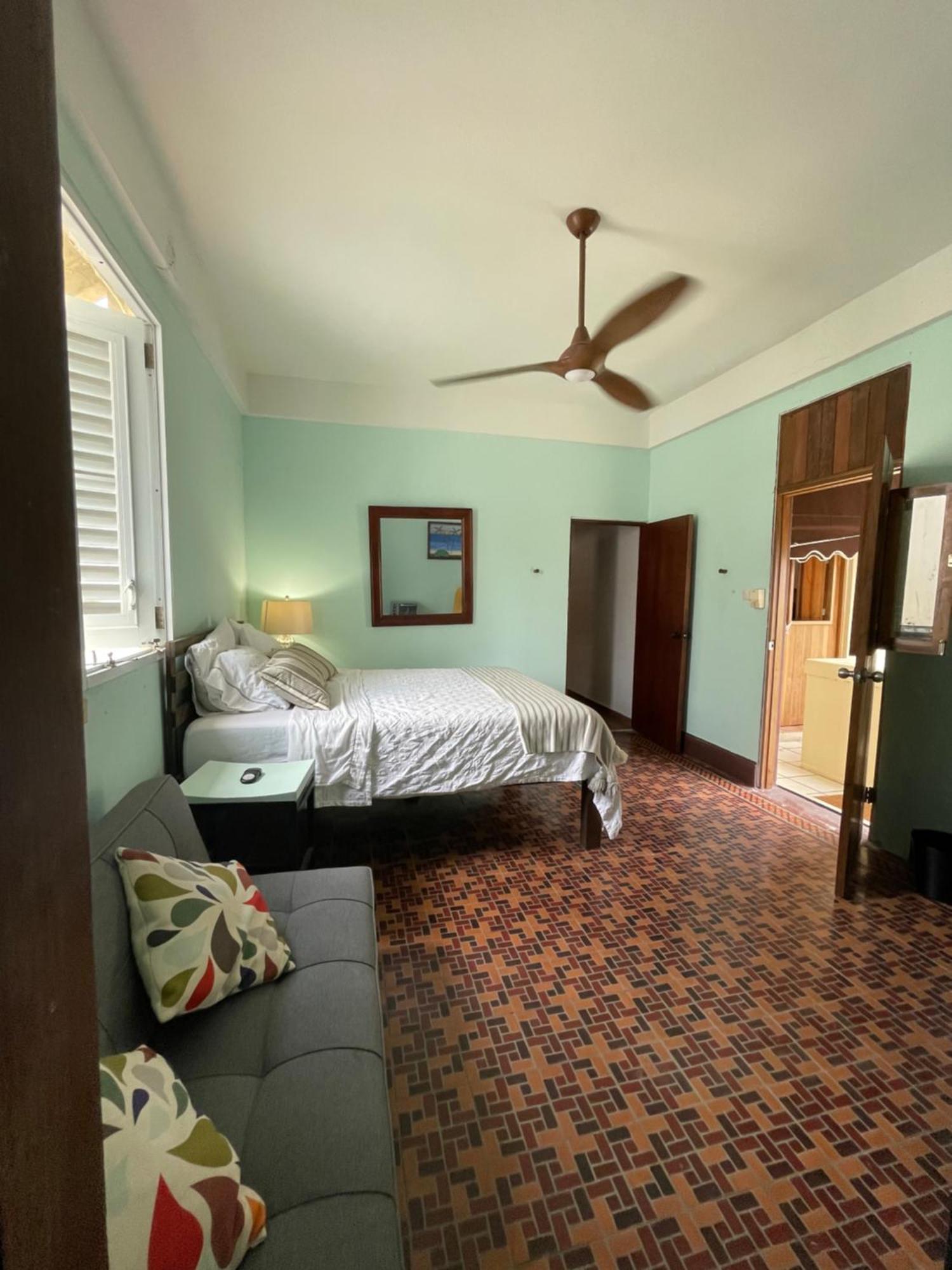 Fresh Tropical Colonial Style Walk-up- Rooftop Terrace- View Apartamento *
