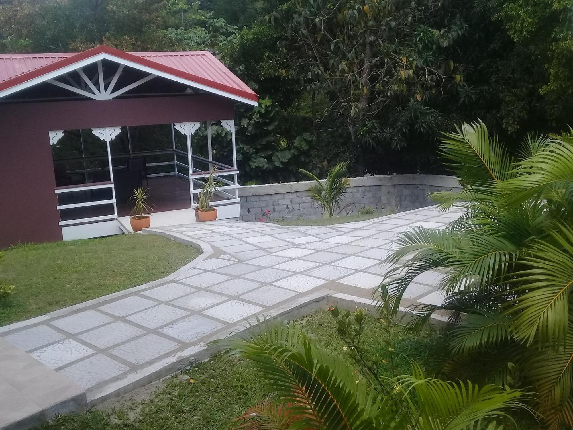 Guest house Royal Escape - 1 *