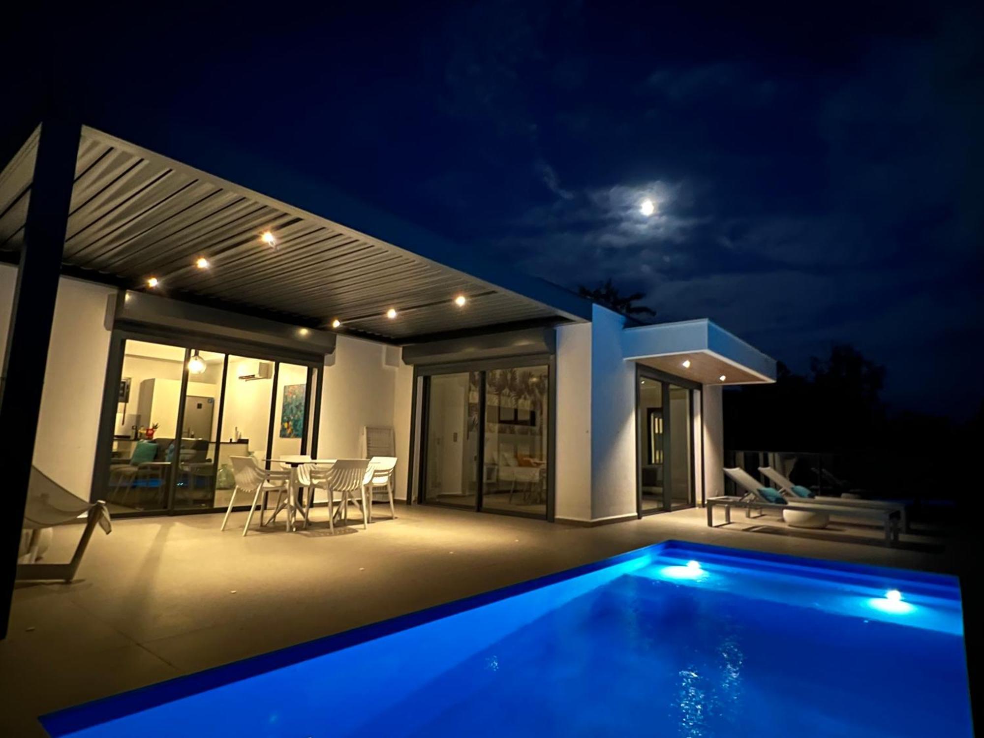 Tropic & Chic Villa *