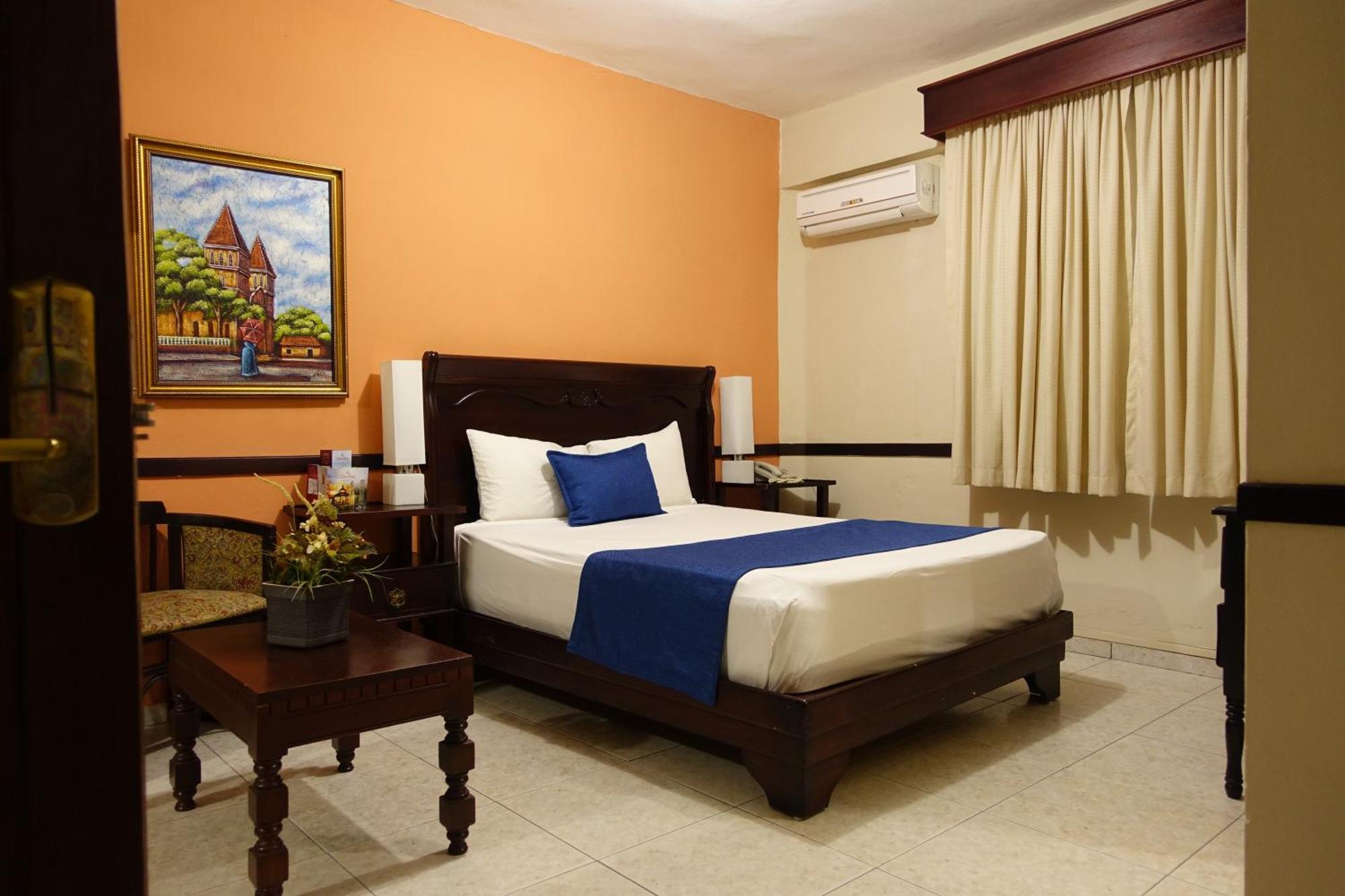 Hotel Platino & Casino