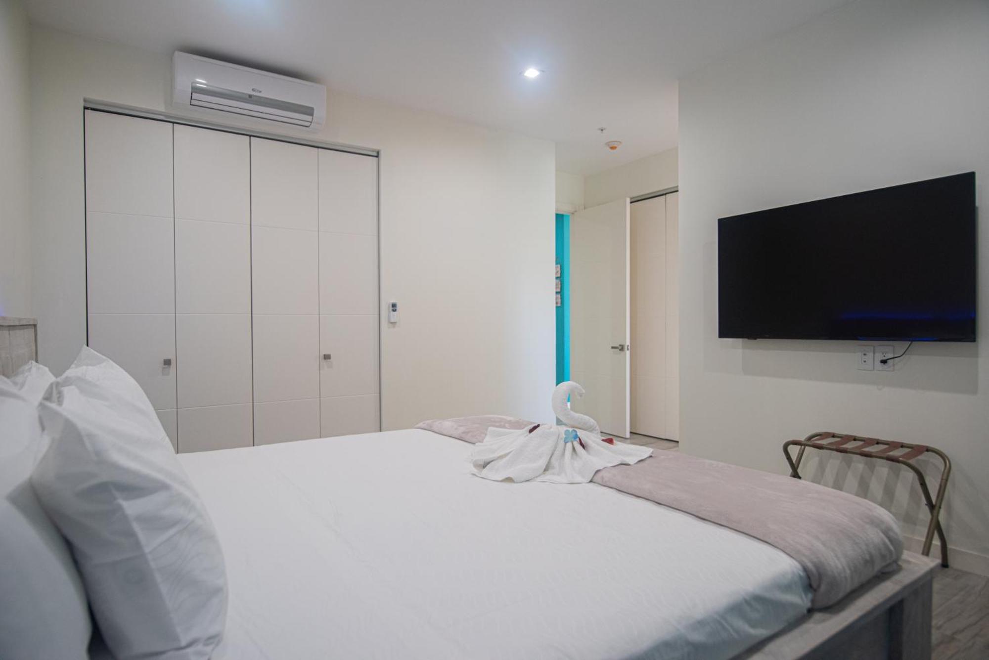 The Cove - Condo Hotel - Palm Beach Strip 5* Palm Beach