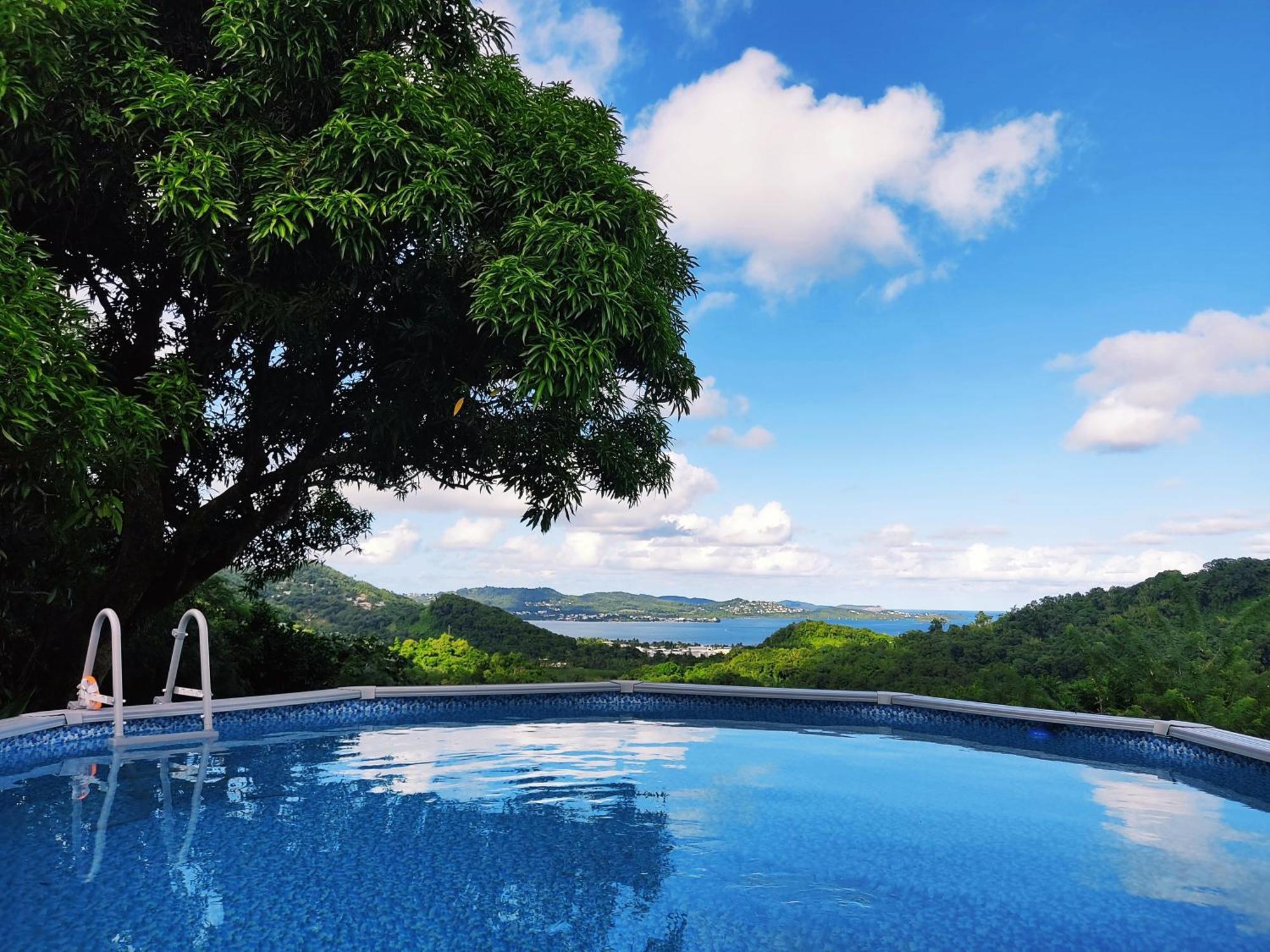 La Villa Mil'Or, Ideale Pour Vos Petits Evenements & Magnifique Vue Sur La Baie Du Robert Villa *