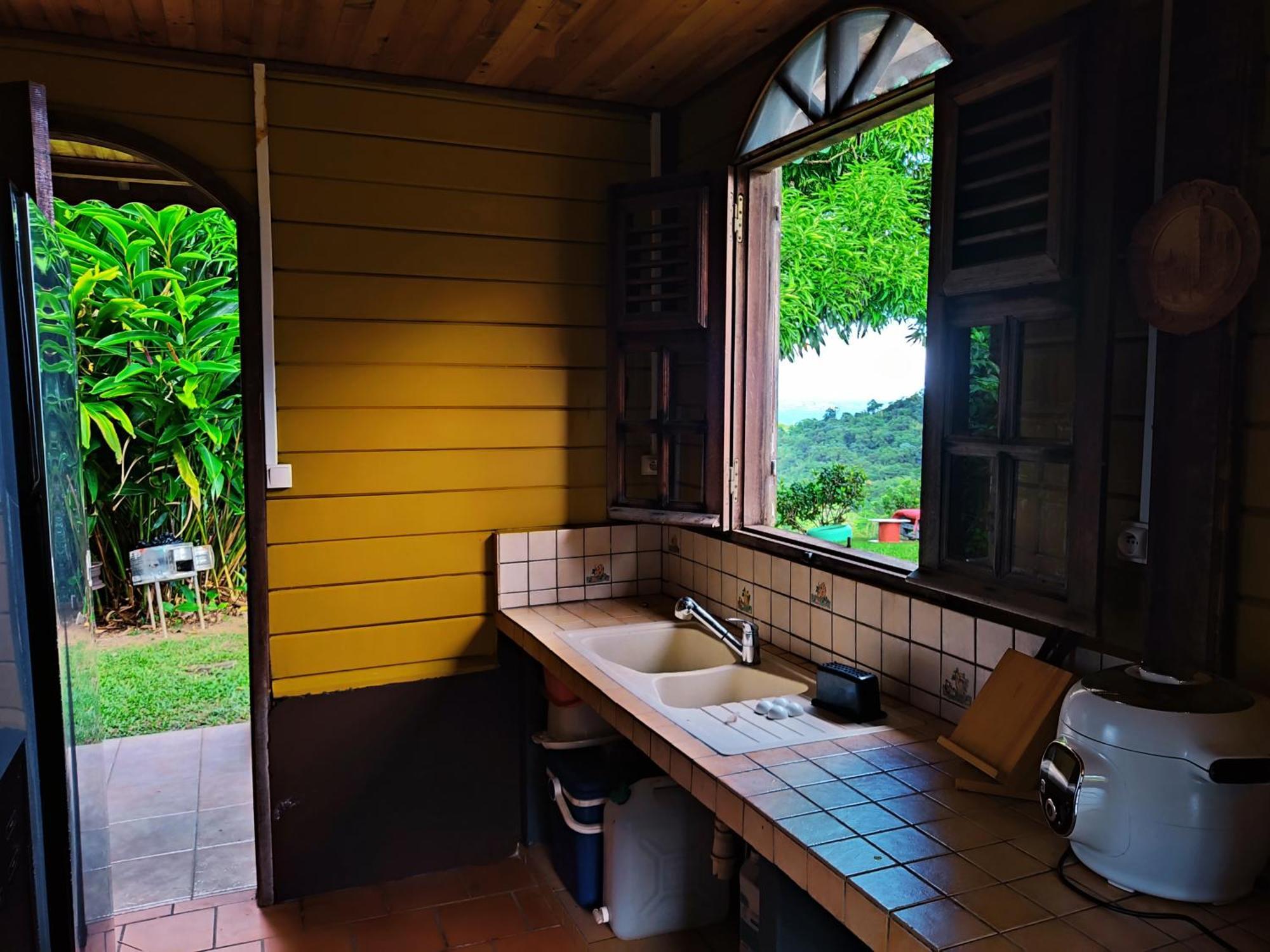 La Villa Mil'Or, Ideale Pour Vos Petits Evenements & Magnifique Vue Sur La Baie Du Robert * Le Robert
