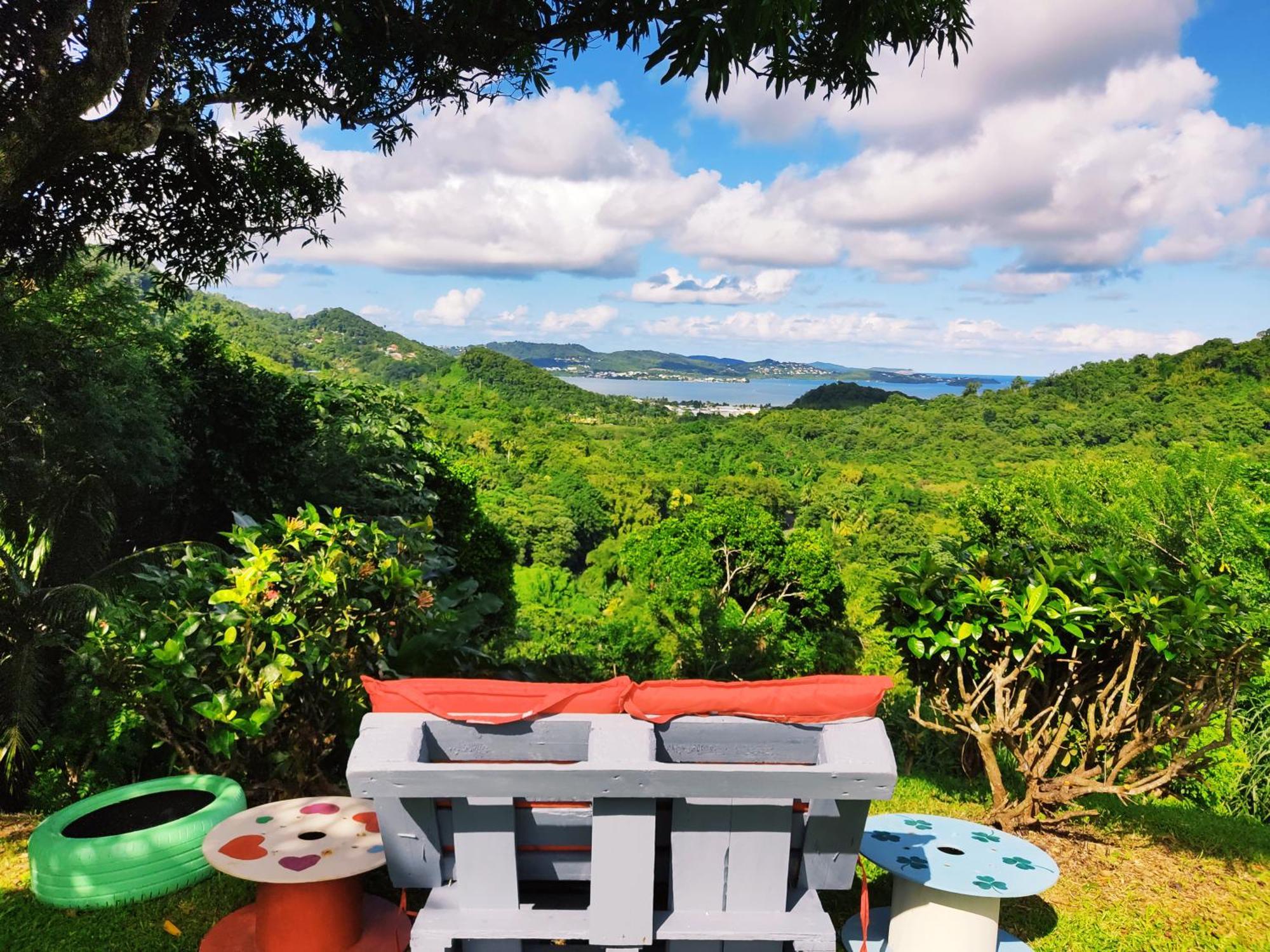 La Villa Mil'Or, Ideale Pour Vos Petits Evenements & Magnifique Vue Sur La Baie Du Robert * Le Robert