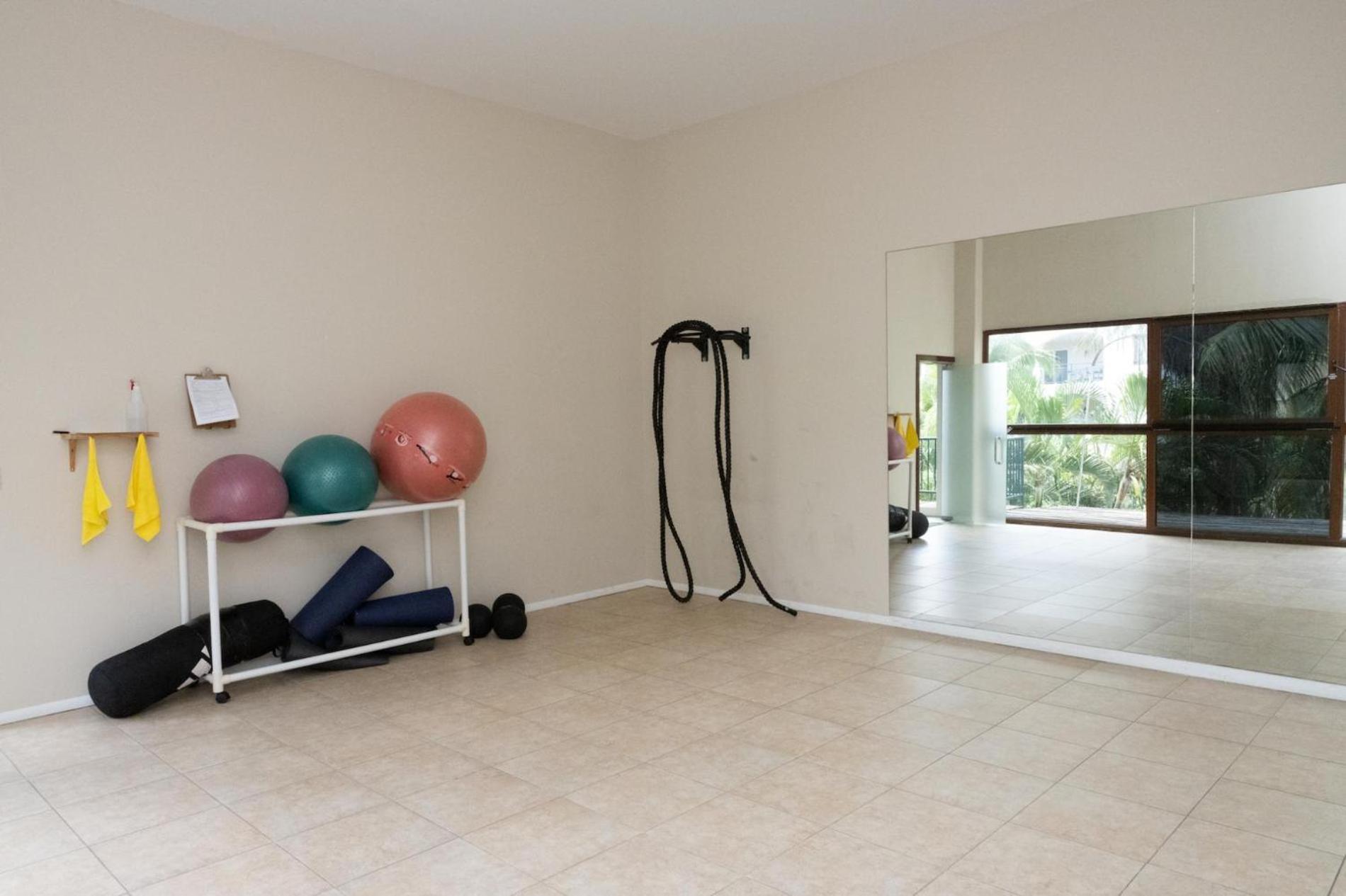 Apartment Designers Delight 3 Bedroom W Pool Gym Tennis Courts