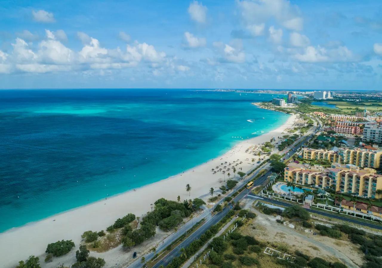 Zen Gardens Apartment, 350 Yards From Eagle Beach! Apartamento *