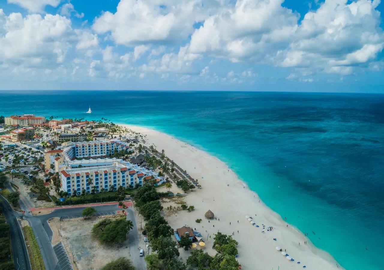 Zen Gardens Apartment, 350 Yards From Eagle Beach! Apartamento Palm Beach
