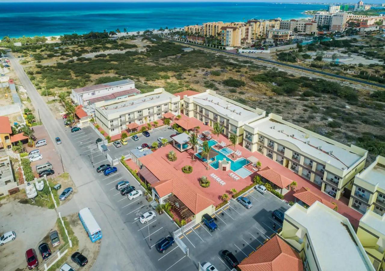 Zen Gardens Apartment, 350 Yards From Eagle Beach!