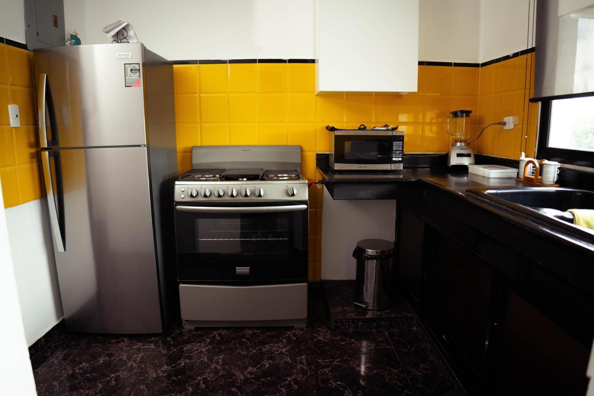 H1 & H2 - Breakfast & Service - Airport Close Apartamento *