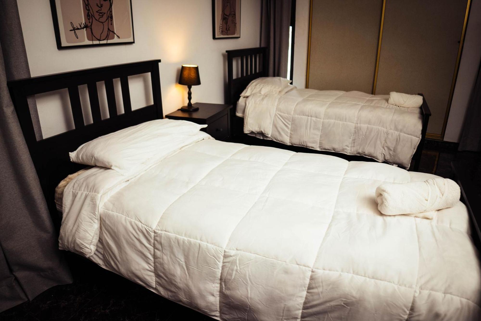 H1 & H2 - Breakfast & Service - Airport Close Apartamento