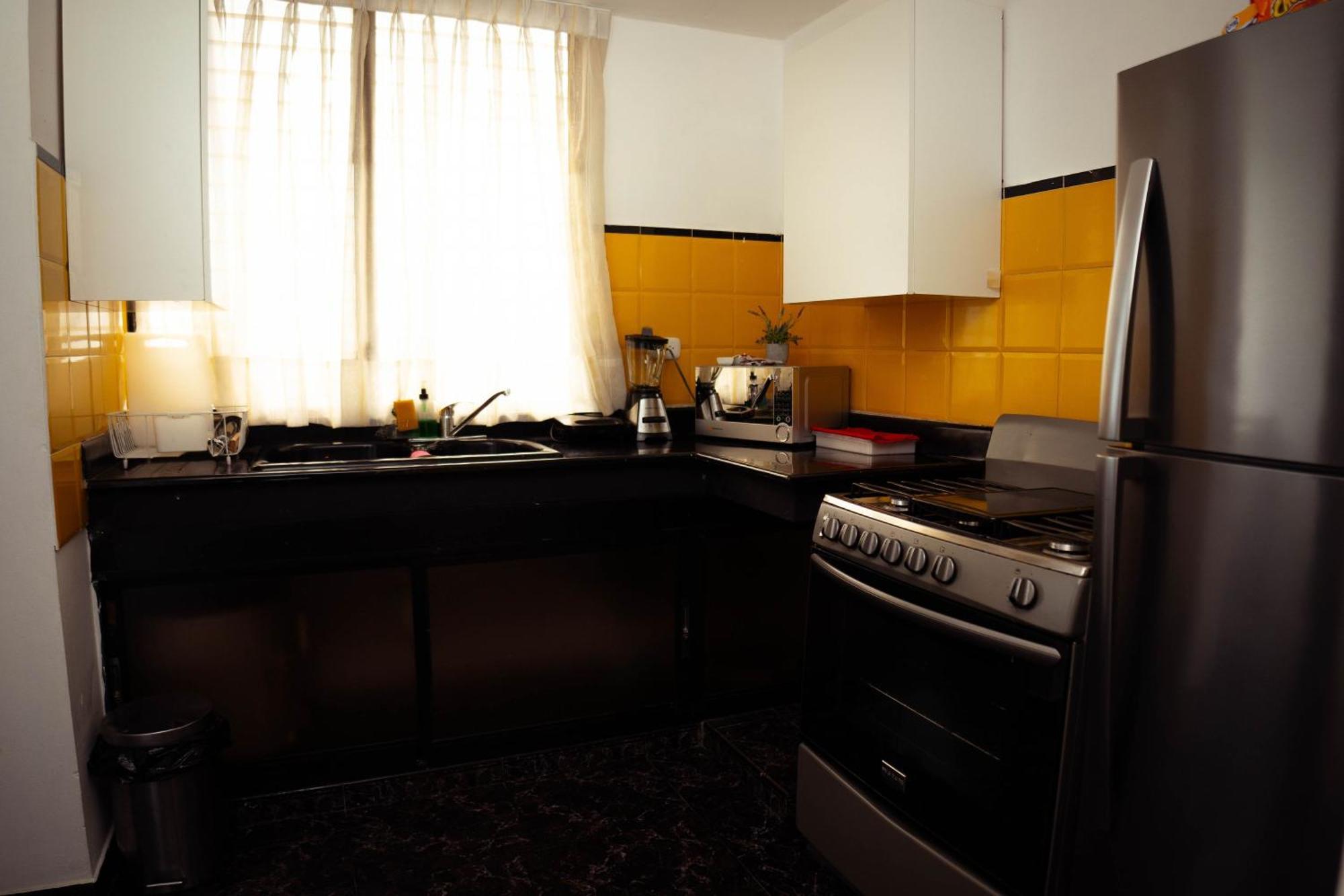 H1 & H2 - Breakfast & Service - Airport Close Apartamento *