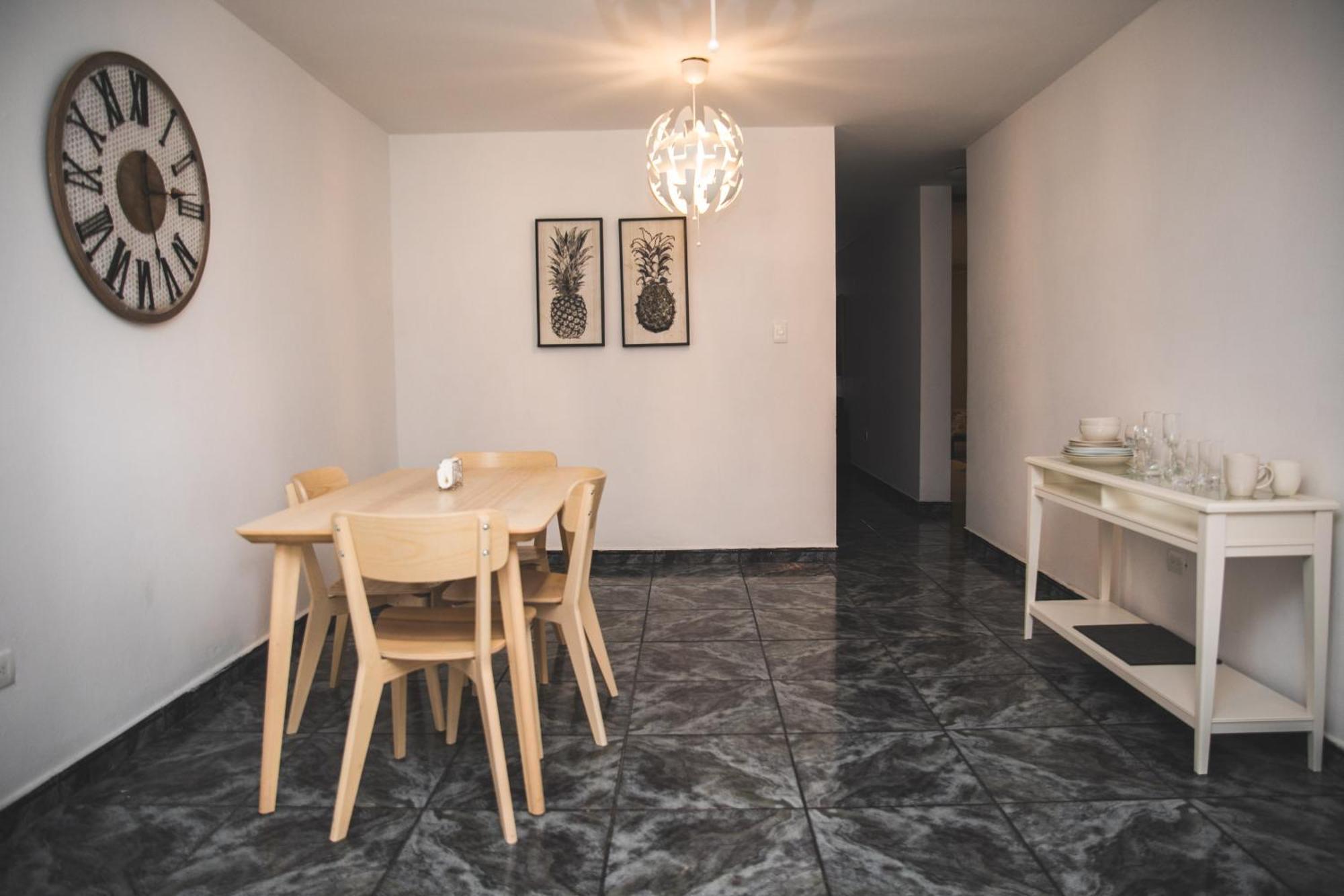 H1 & H2 - Breakfast & Service - Airport Close Apartamento