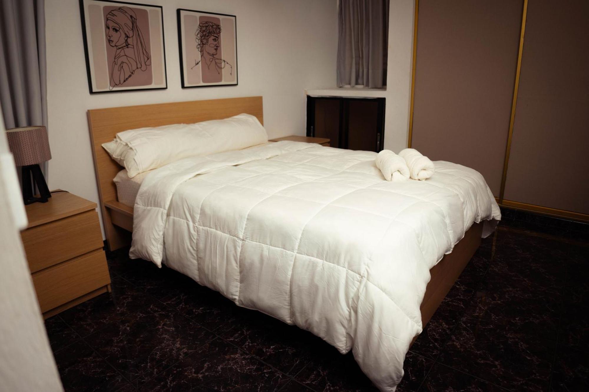 Apartamento H1 & H2 - Breakfast & Service - Airport Close *