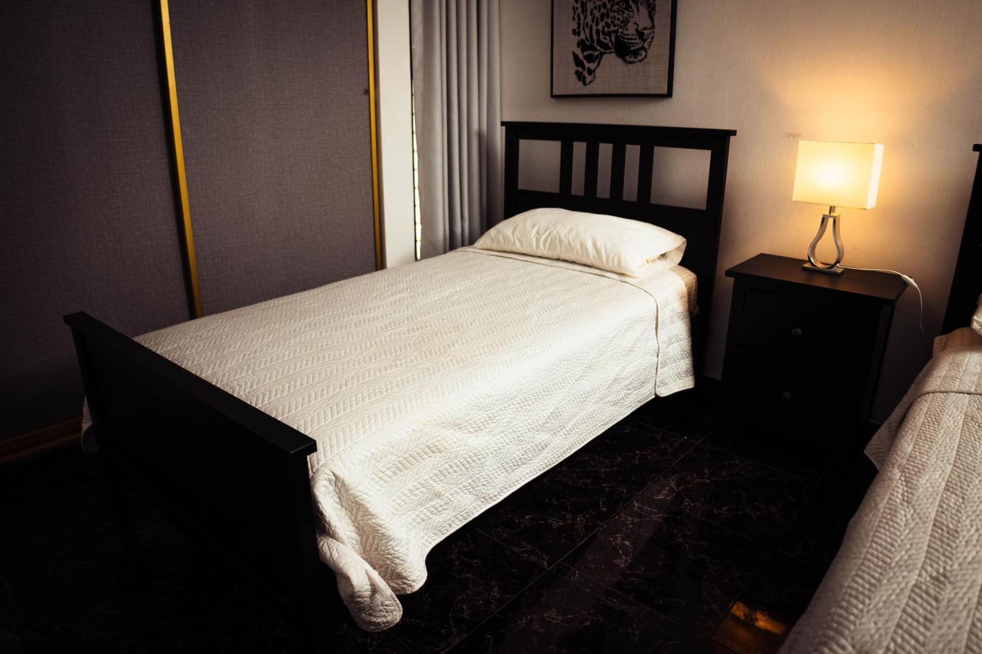 H1 & H2 - Breakfast & Service - Airport Close Apartamento *