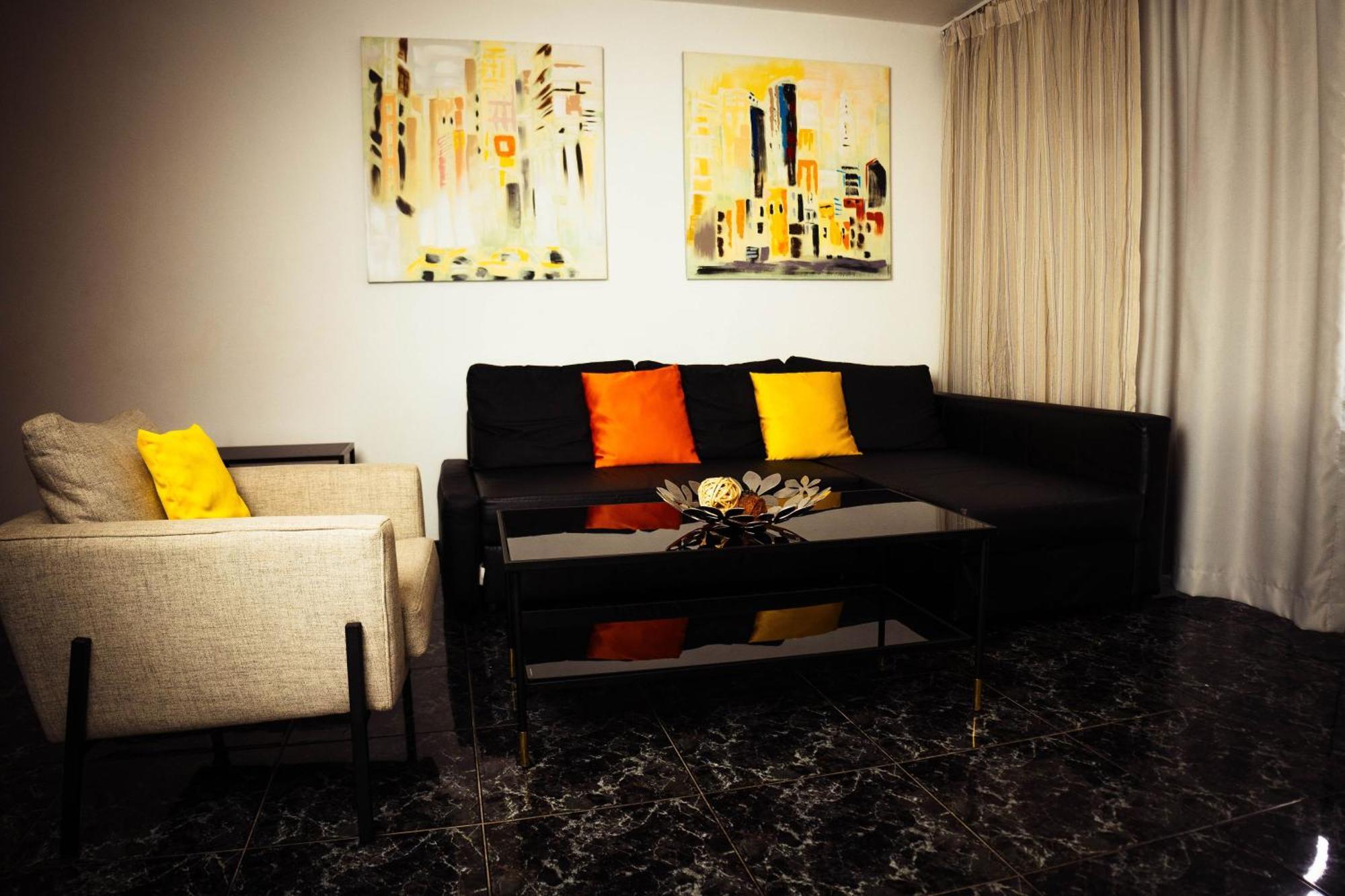 Apartamento H1 & H2 - Breakfast & Service - Airport Close *
