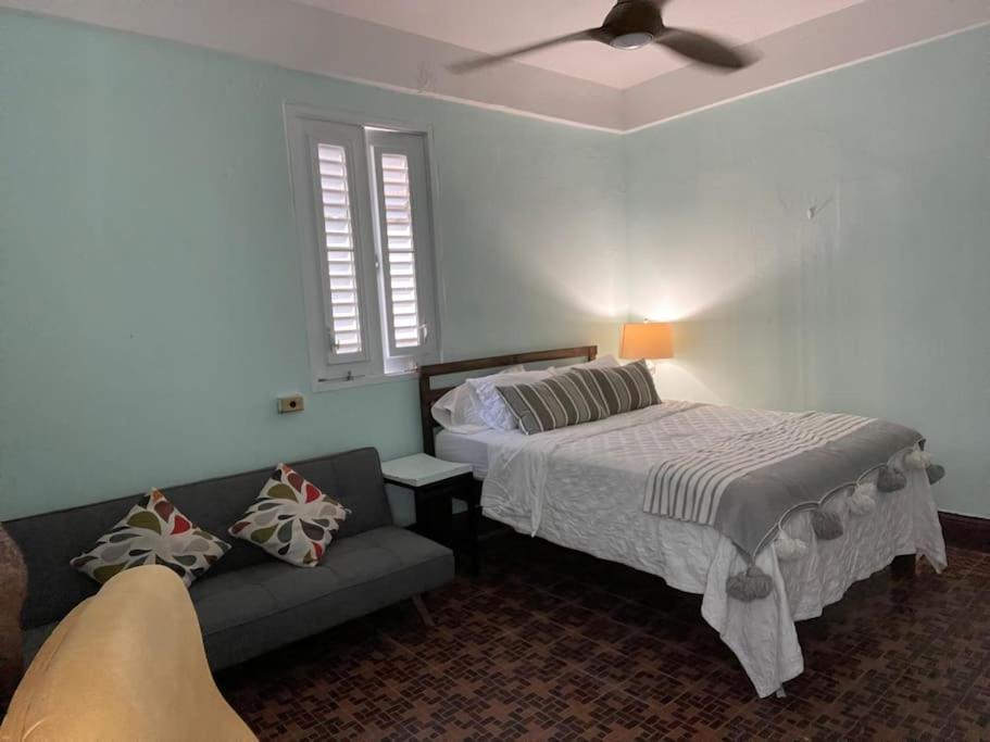 Fresh Tropical Colonial Style Walk-up- Rooftop Terrace- View Apartamento San Juan