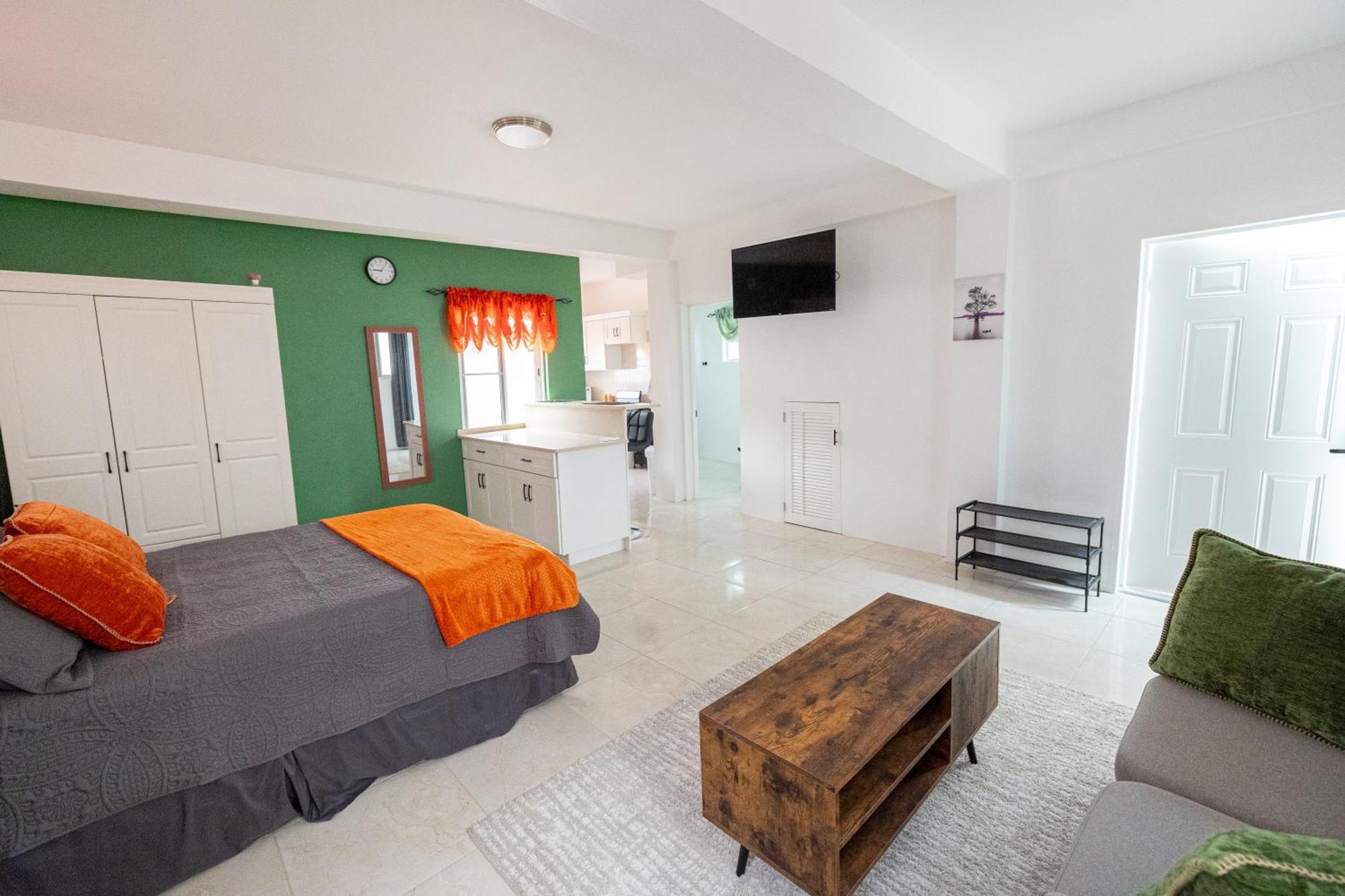 Charming Valley View Apartment *