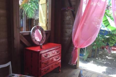 Aux Iles D'amour Bed & Breakfast *