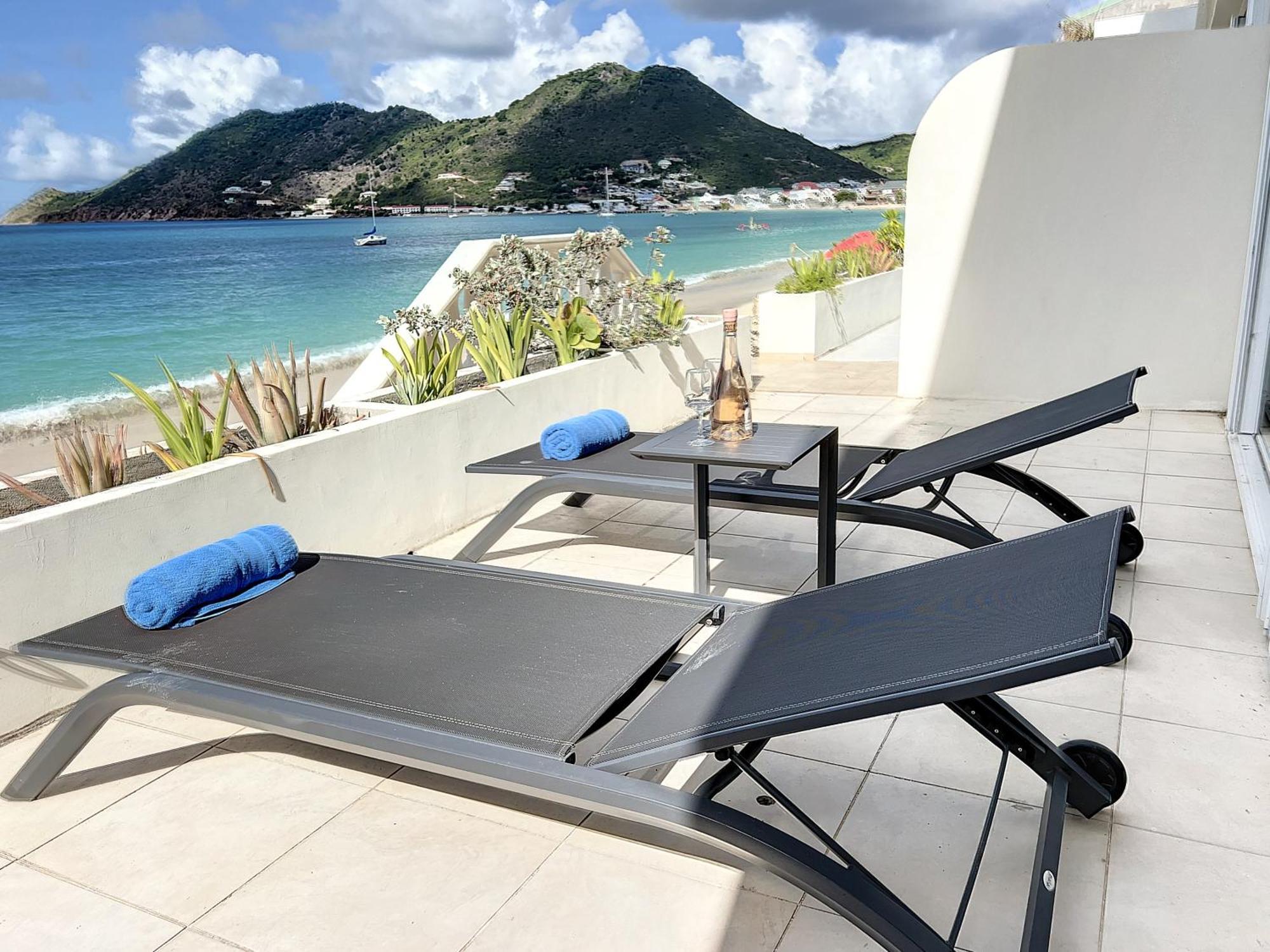 Paradis Caraibes 1, Feet In The Water In Grand Case