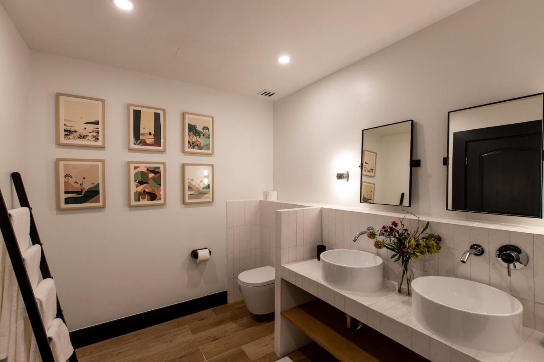 Designers Delight 3 Bedroom W Pool Gym Tennis Courts Apartment Cupecoy (Sint Maarten)