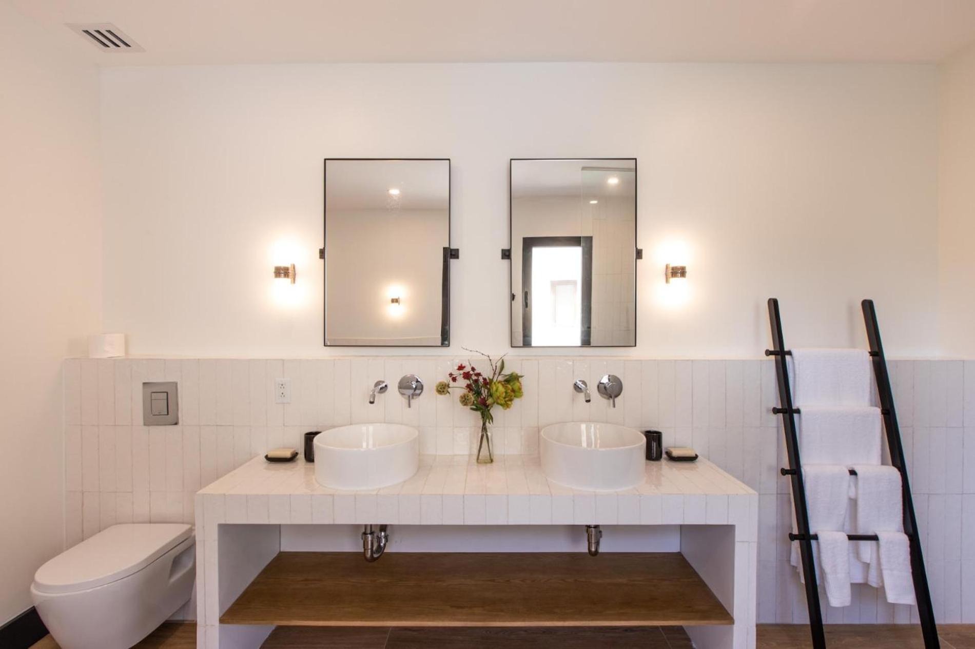 Designers Delight 3 Bedroom W Pool Gym Tennis Courts Apartment *