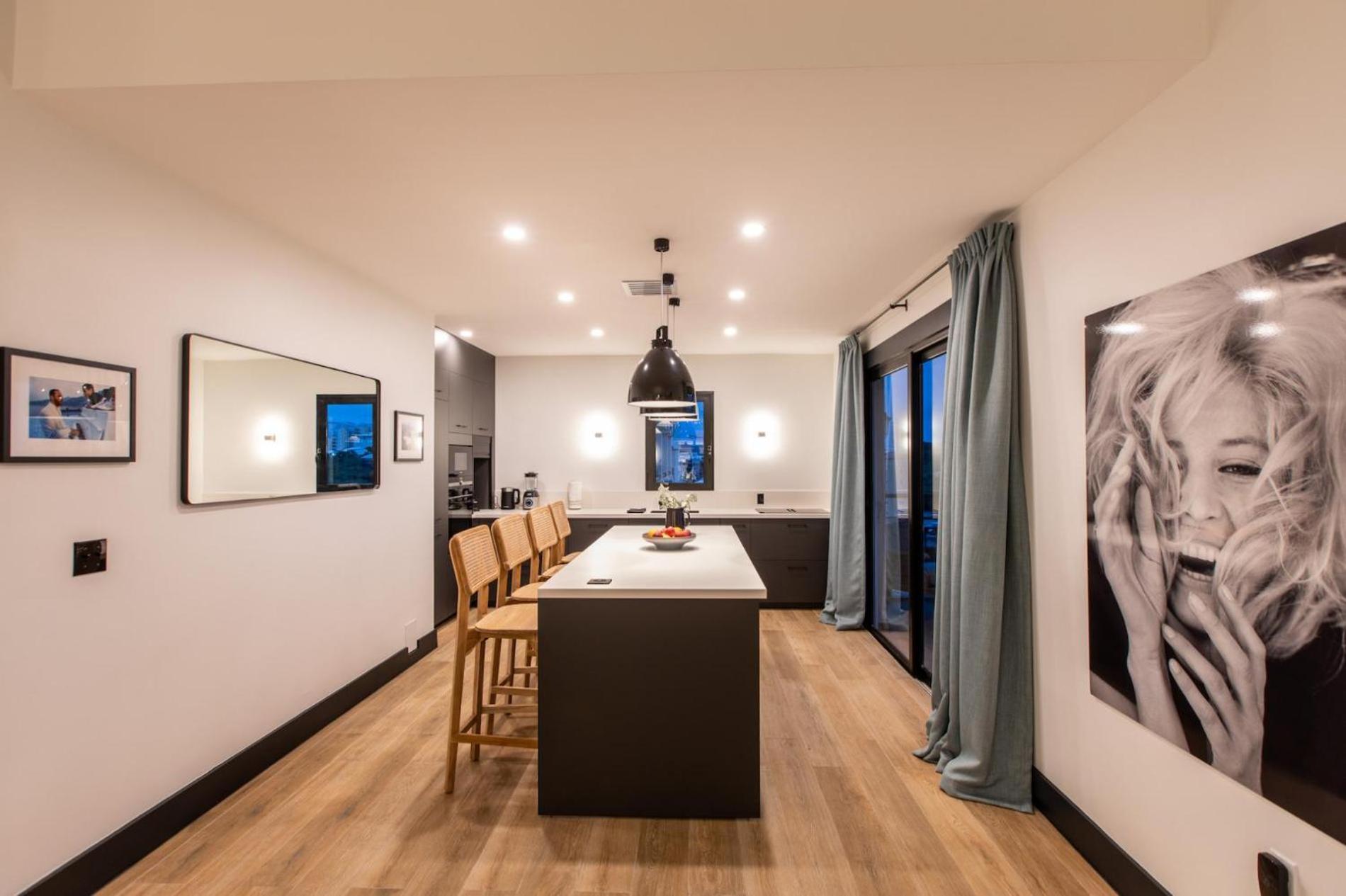 Designers Delight 3 Bedroom W Pool Gym Tennis Courts *