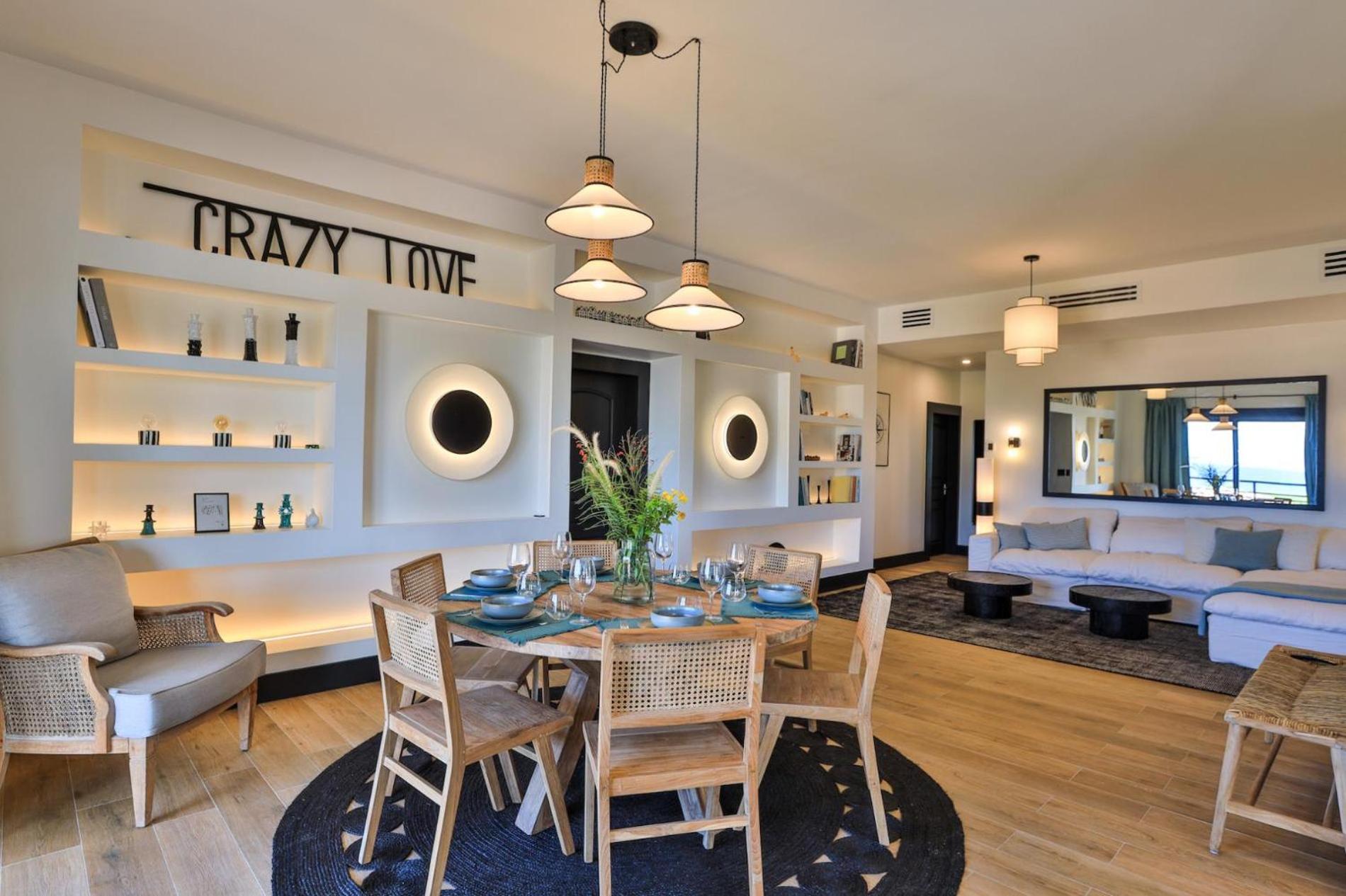 Apartment Designers Delight 3 Bedroom W Pool Gym Tennis Courts *