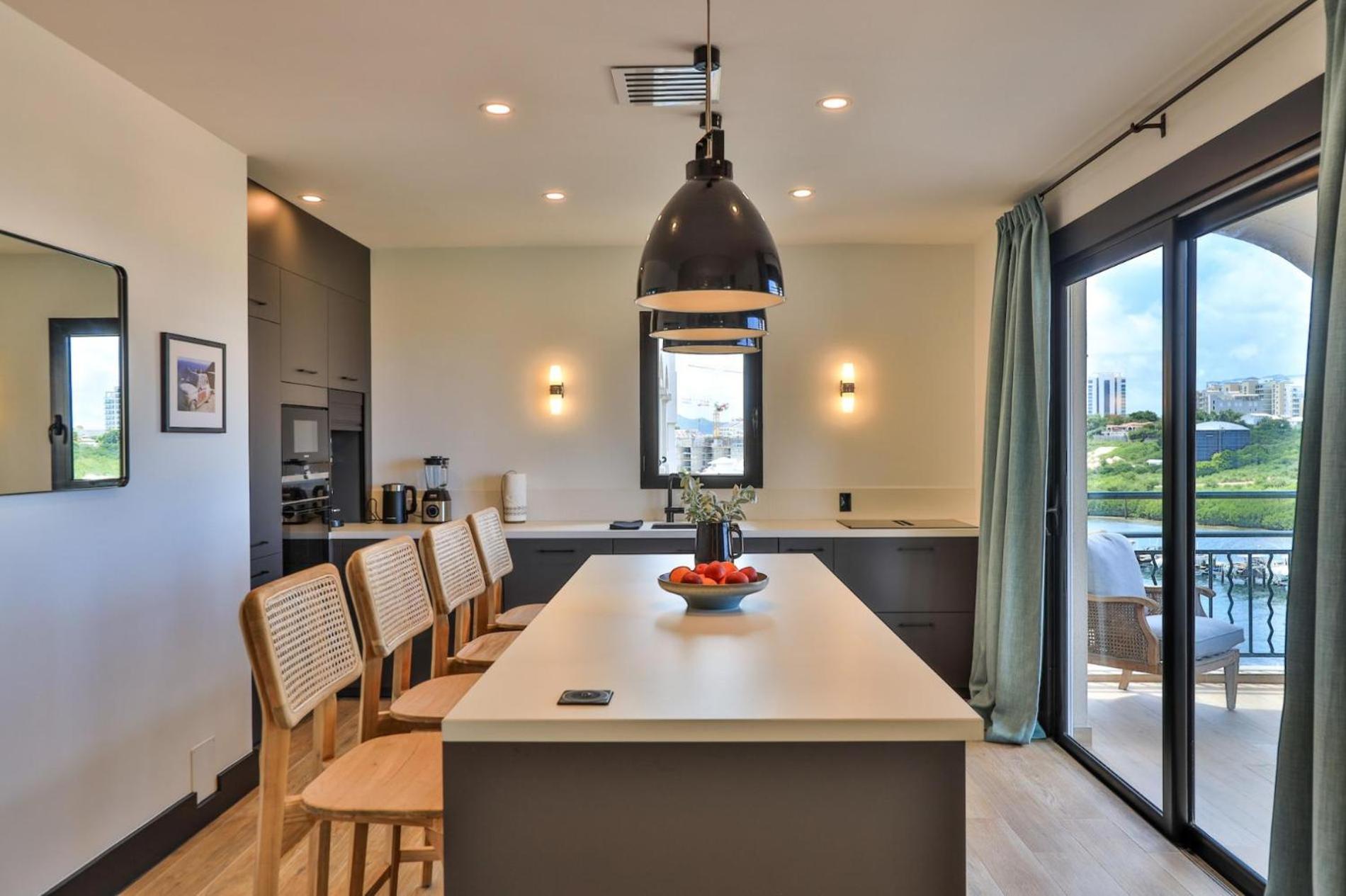 Designers Delight 3 Bedroom W Pool Gym Tennis Courts *