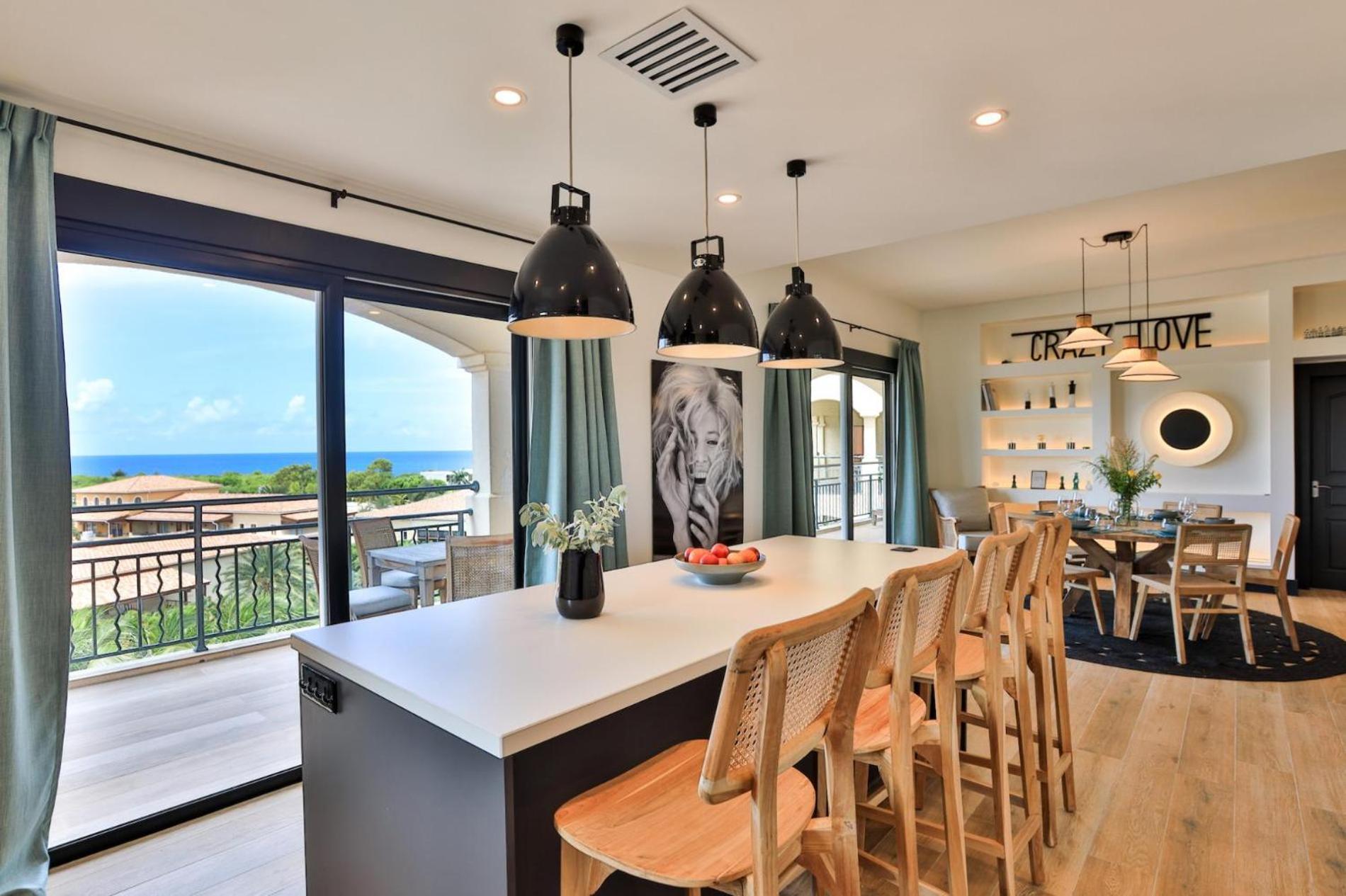 Designers Delight 3 Bedroom W Pool Gym Tennis Courts Apartment *