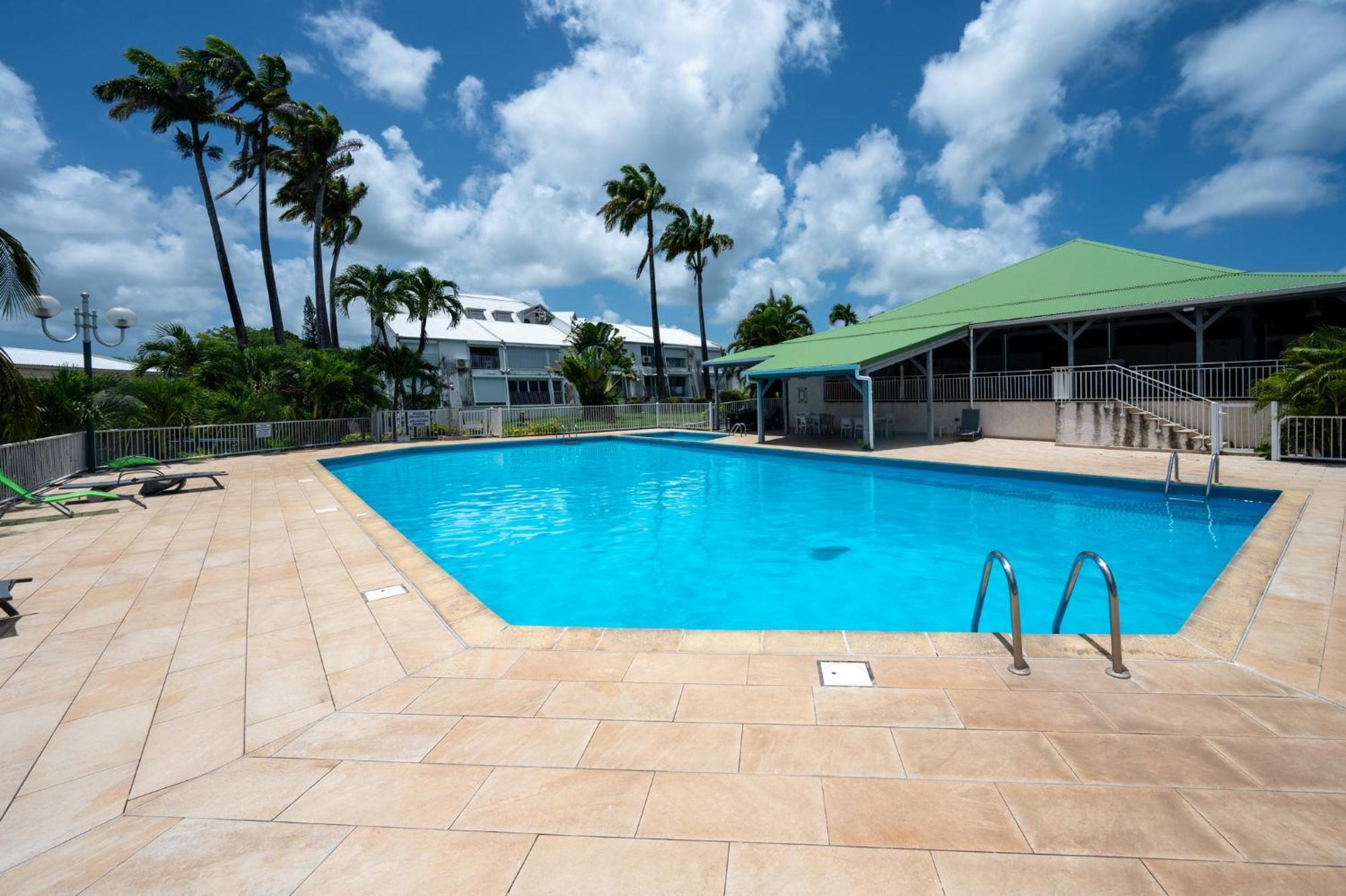 Apartment Studio, Piscine Et Vue A La Marina