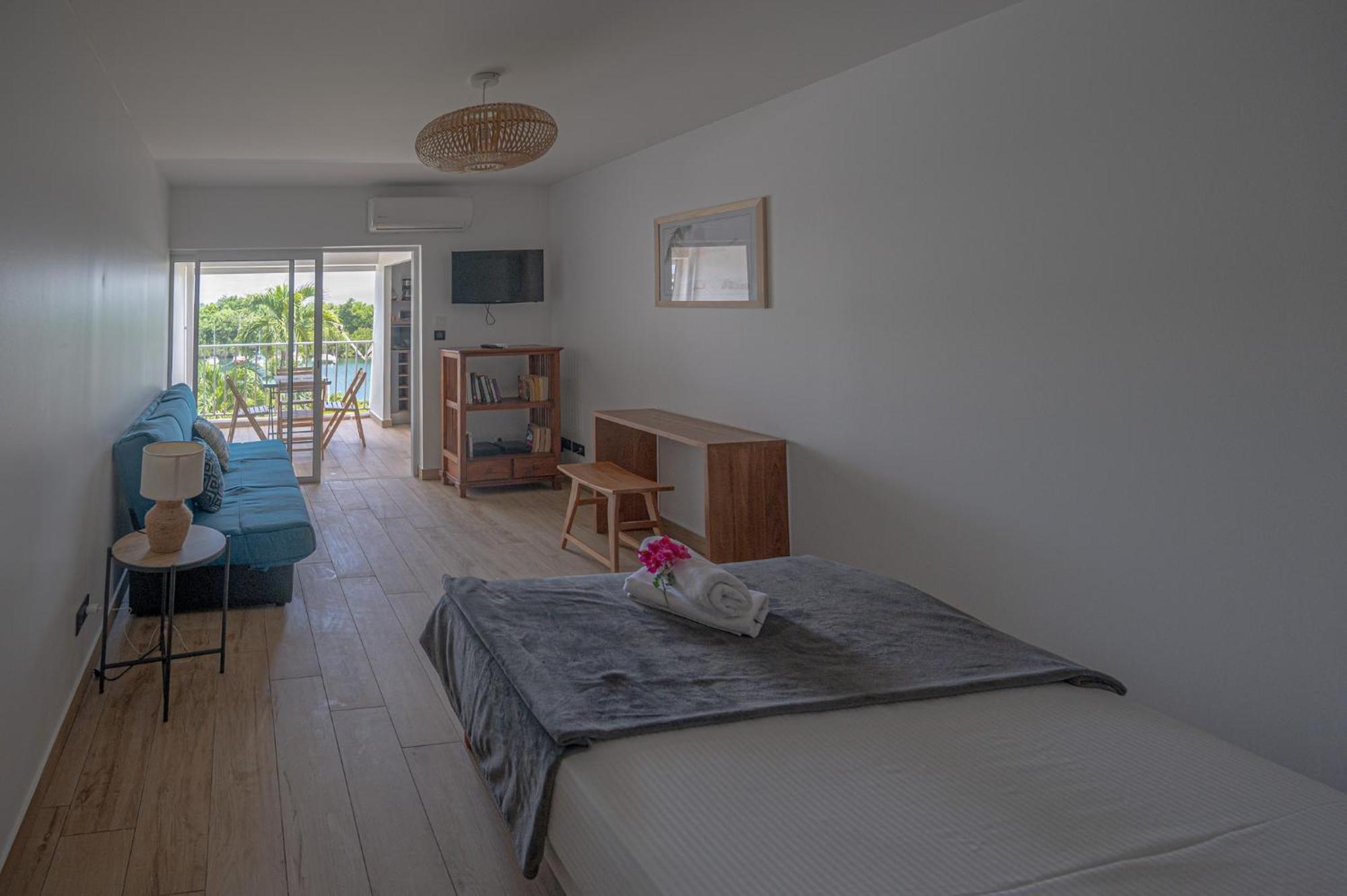 Apartment Studio, Piscine Et Vue A La Marina *