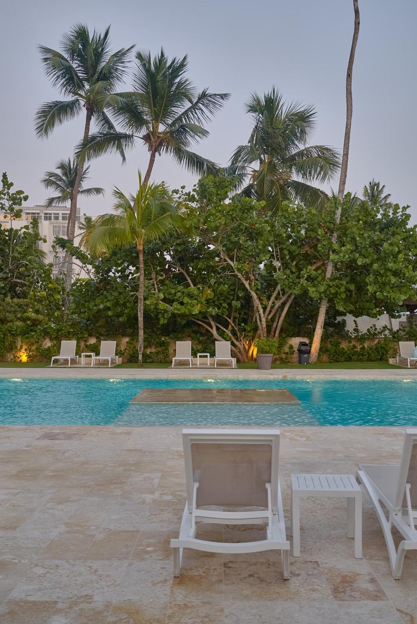 Aquarella Beachfront 2br Sunset *