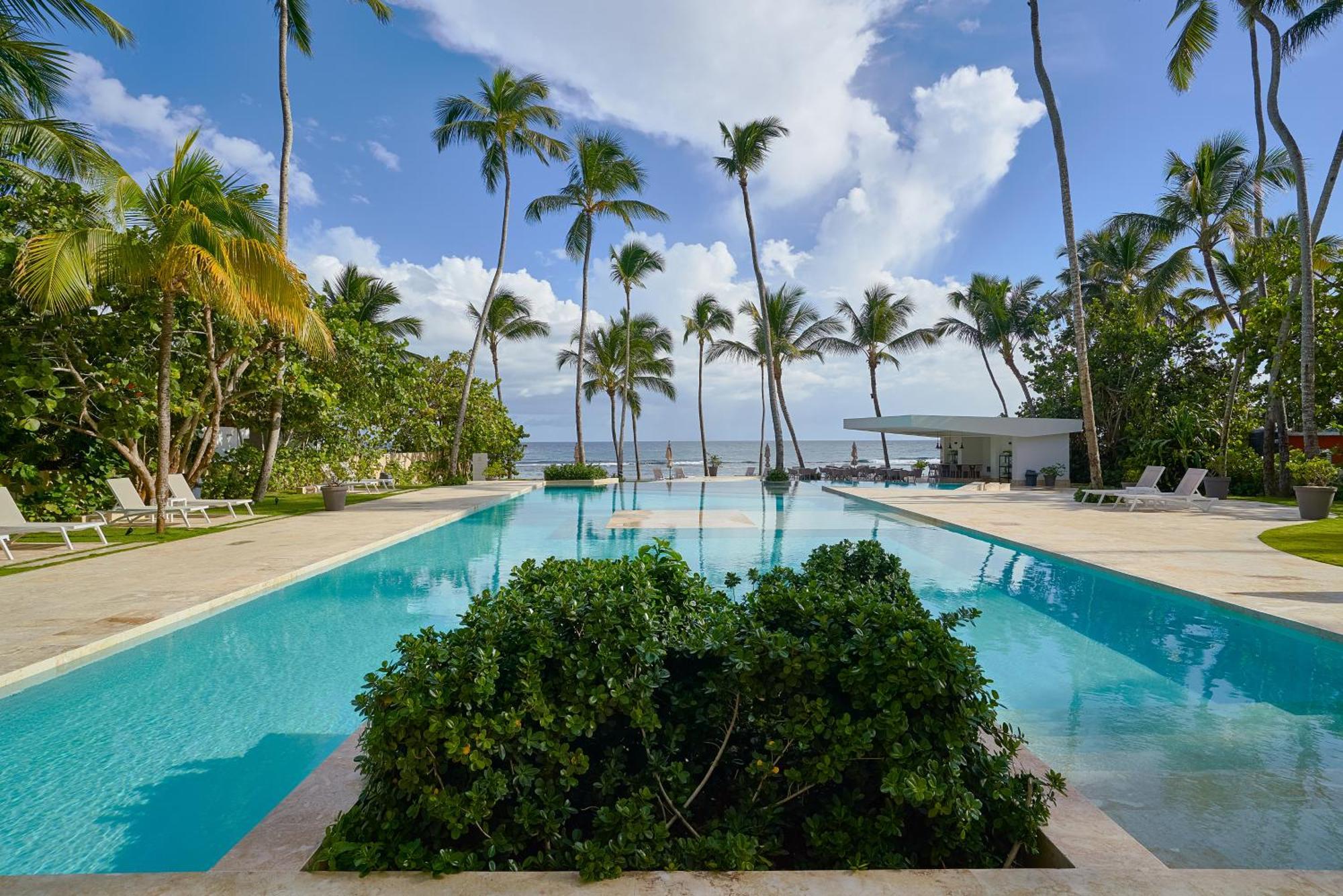 Aquarella Beachfront 2br Sunset *
