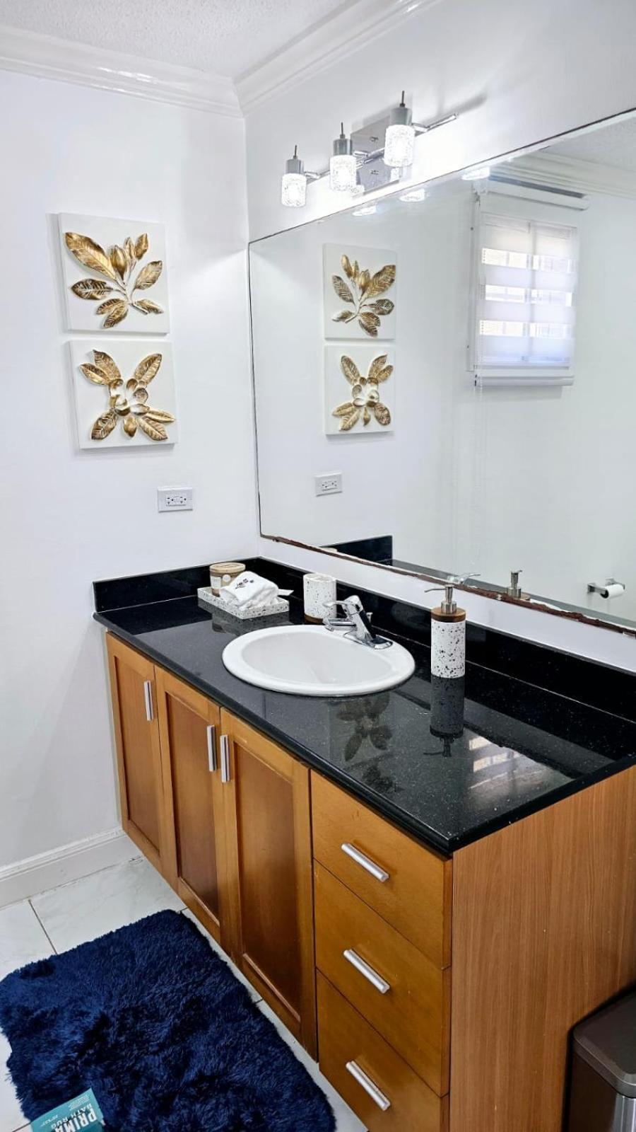 Tropical Luxe Modern Townhouse Apartment *