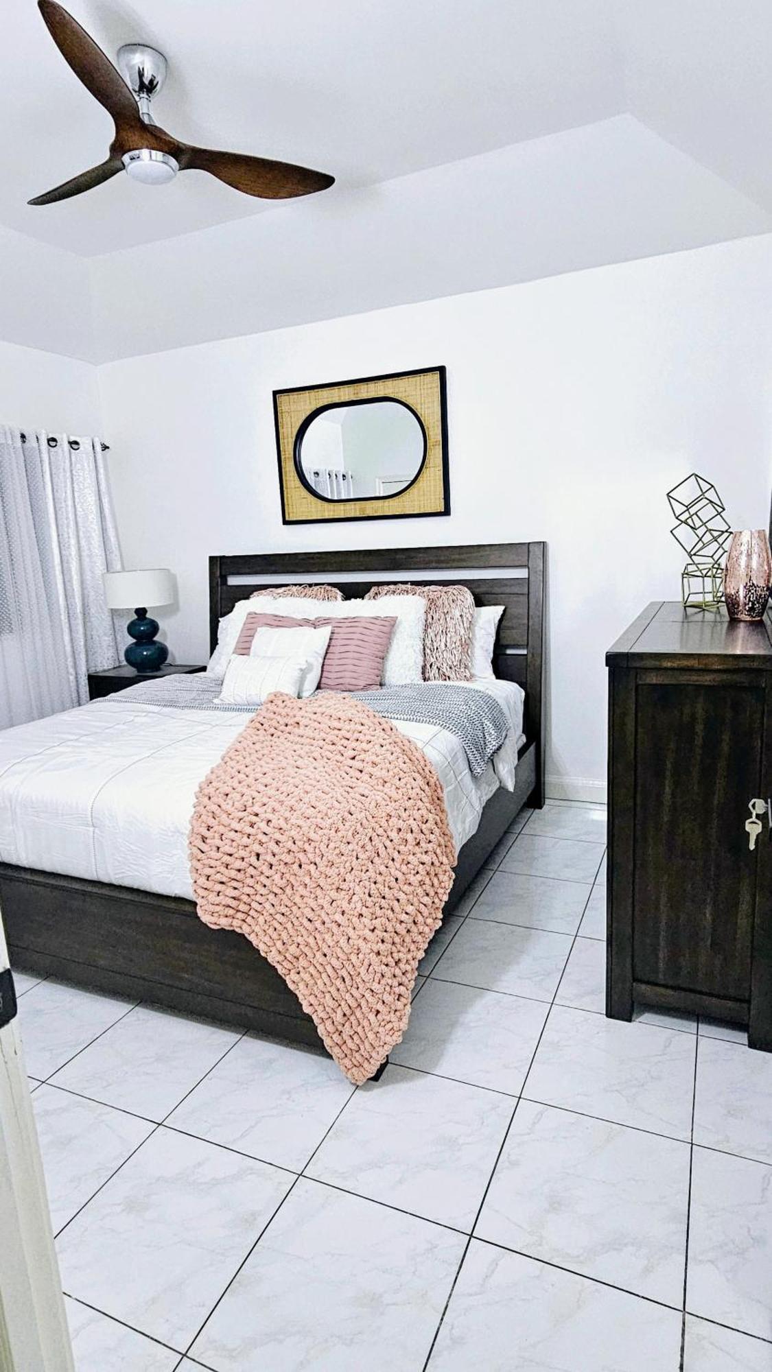 Tropical Luxe Modern Townhouse * Montego Bay