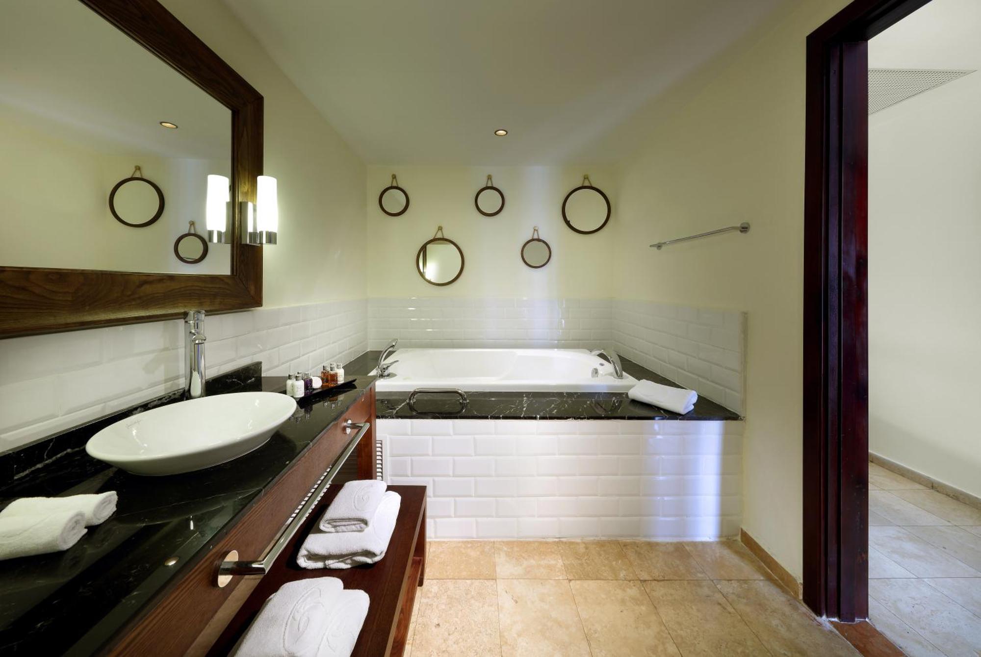 Grand Palladium Lady Hamilton & Spa
