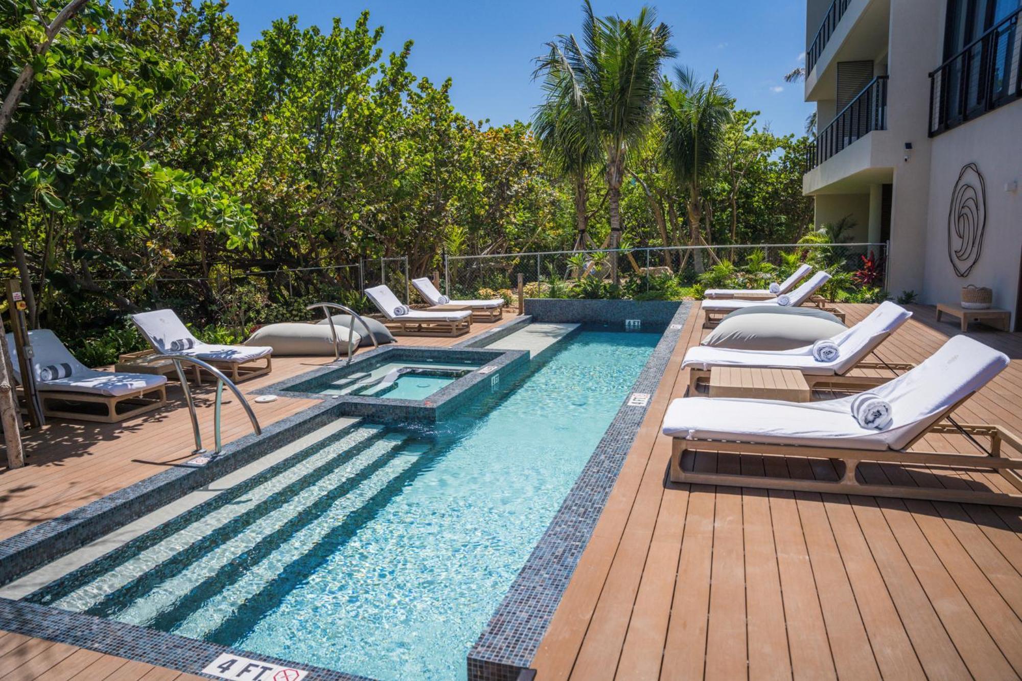Vida Cayman Luxury Boutique Eco Hotel *