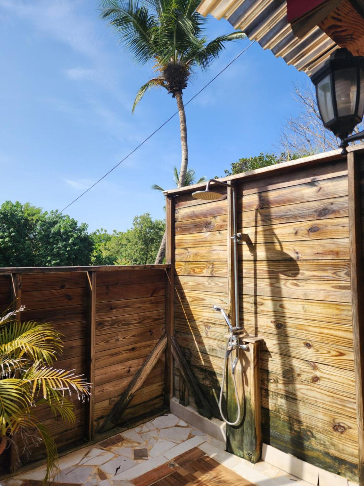 Tropic Lodge