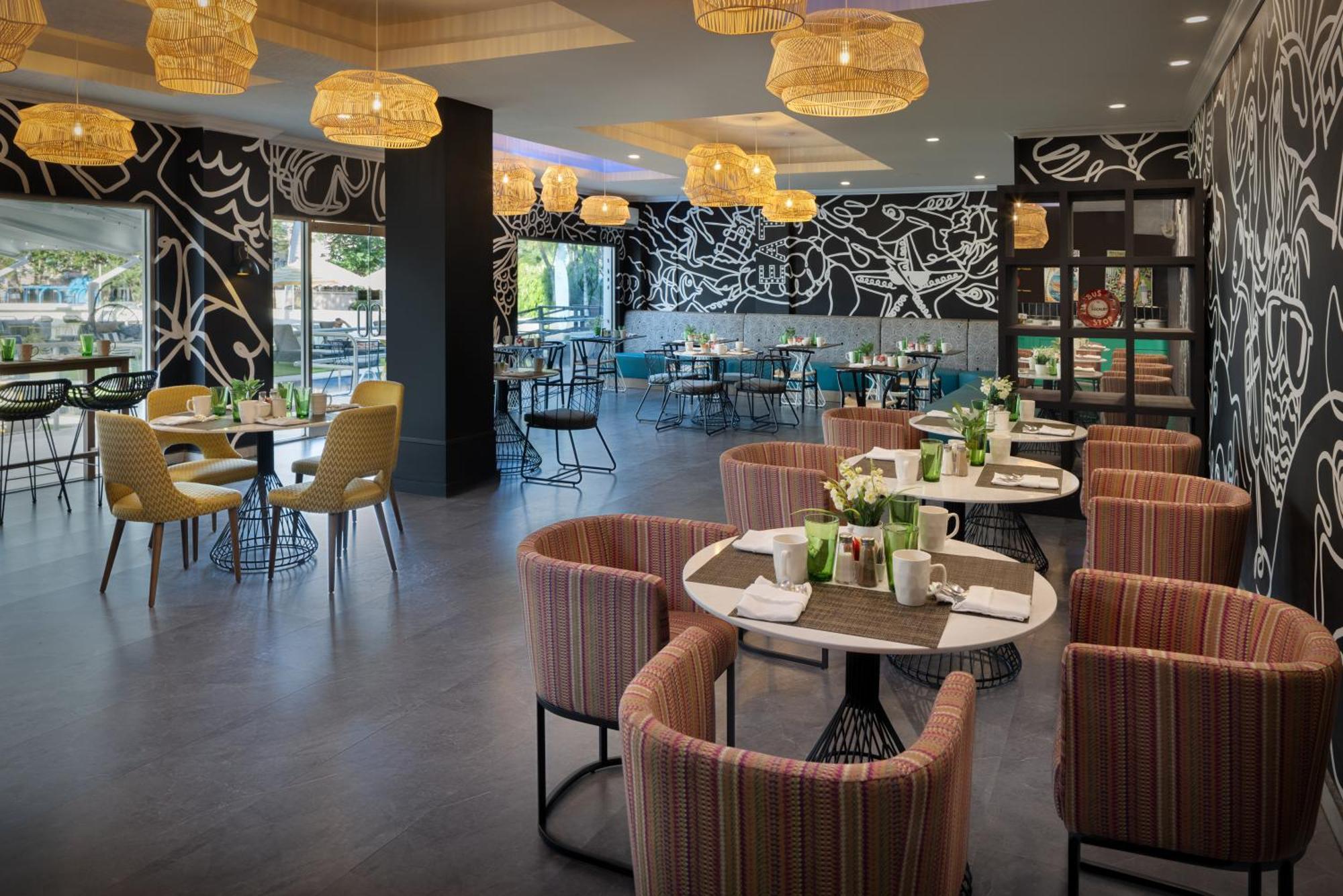 Resort The Rockley By Ocean - Breakfast Included 4*