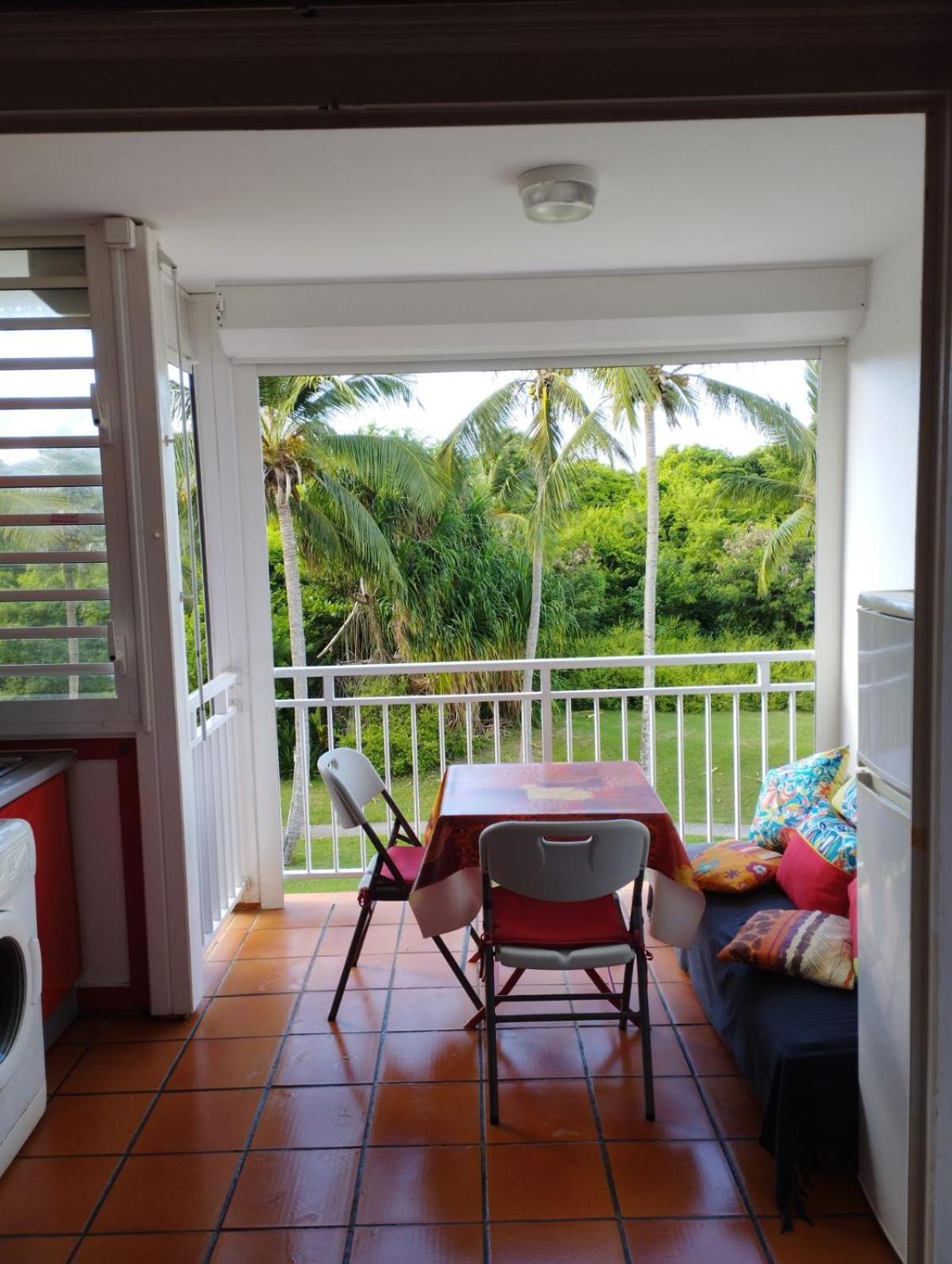 Cocotiers Et Pieds Dans L'eau Apartment