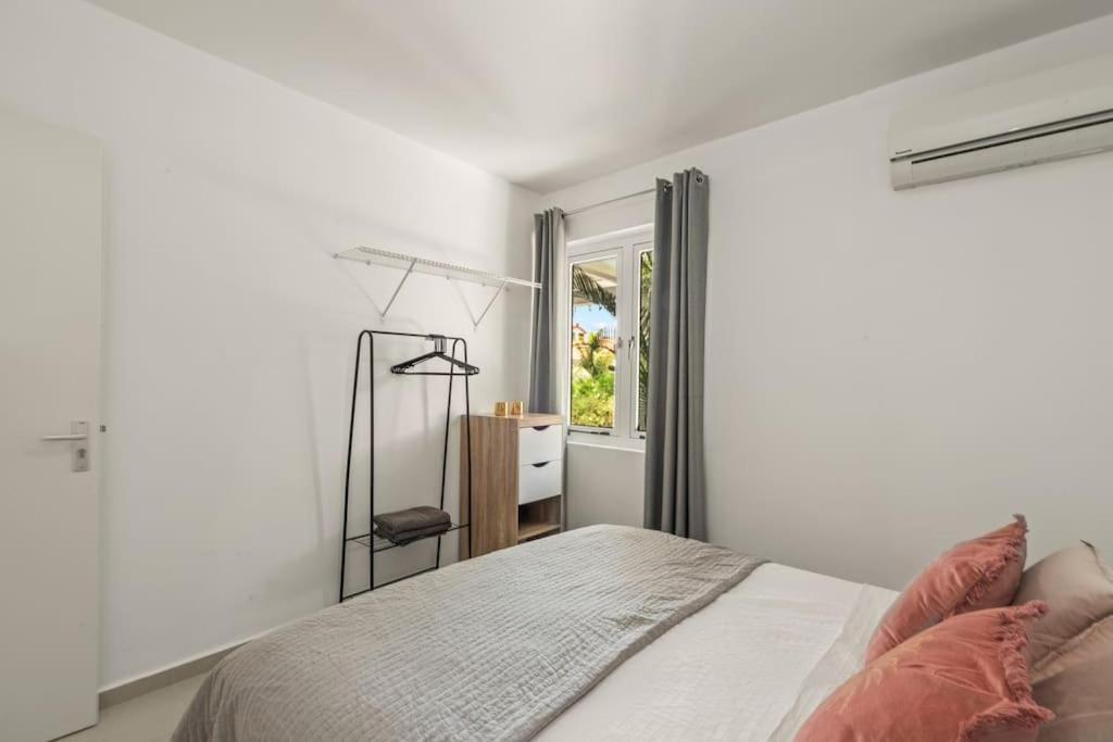 Apartamento Vakantiewoning - Zwembad - Nabij Mambo Beach *