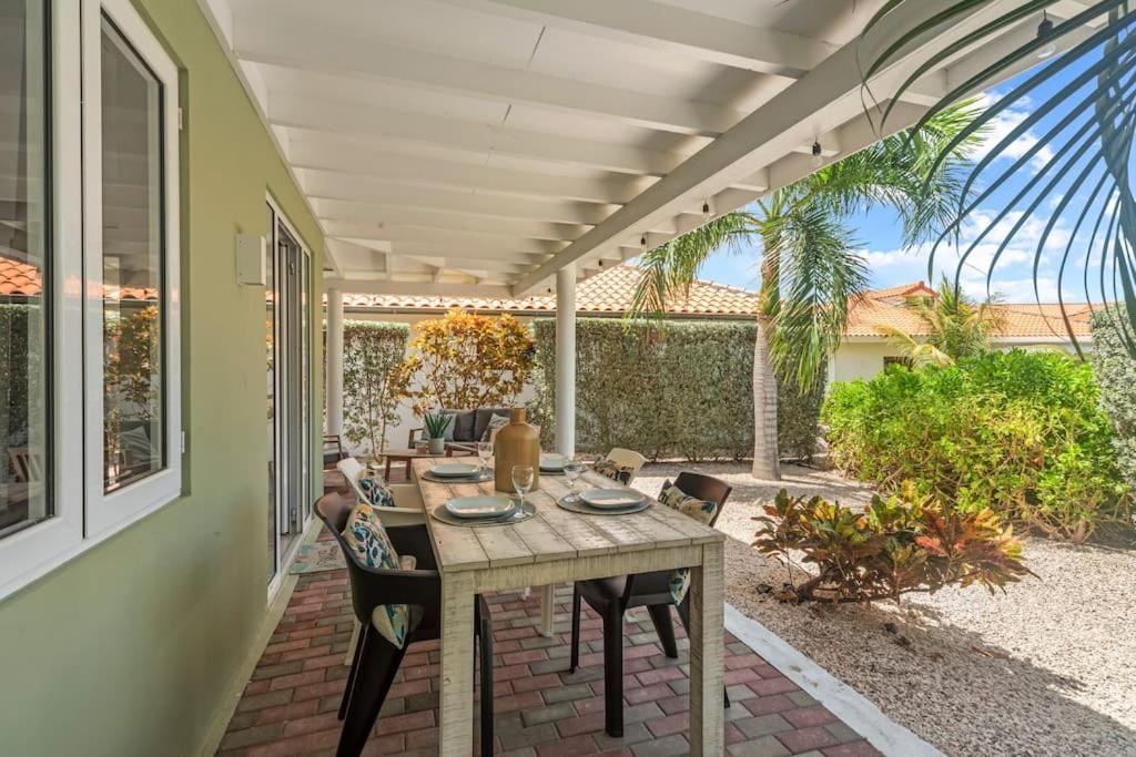 Apartamento Vakantiewoning - Zwembad - Nabij Mambo Beach Willemstad