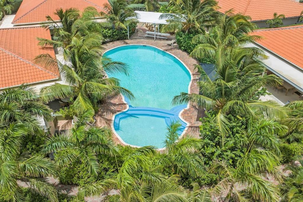 Apartamento Vakantiewoning - Zwembad - Nabij Mambo Beach *