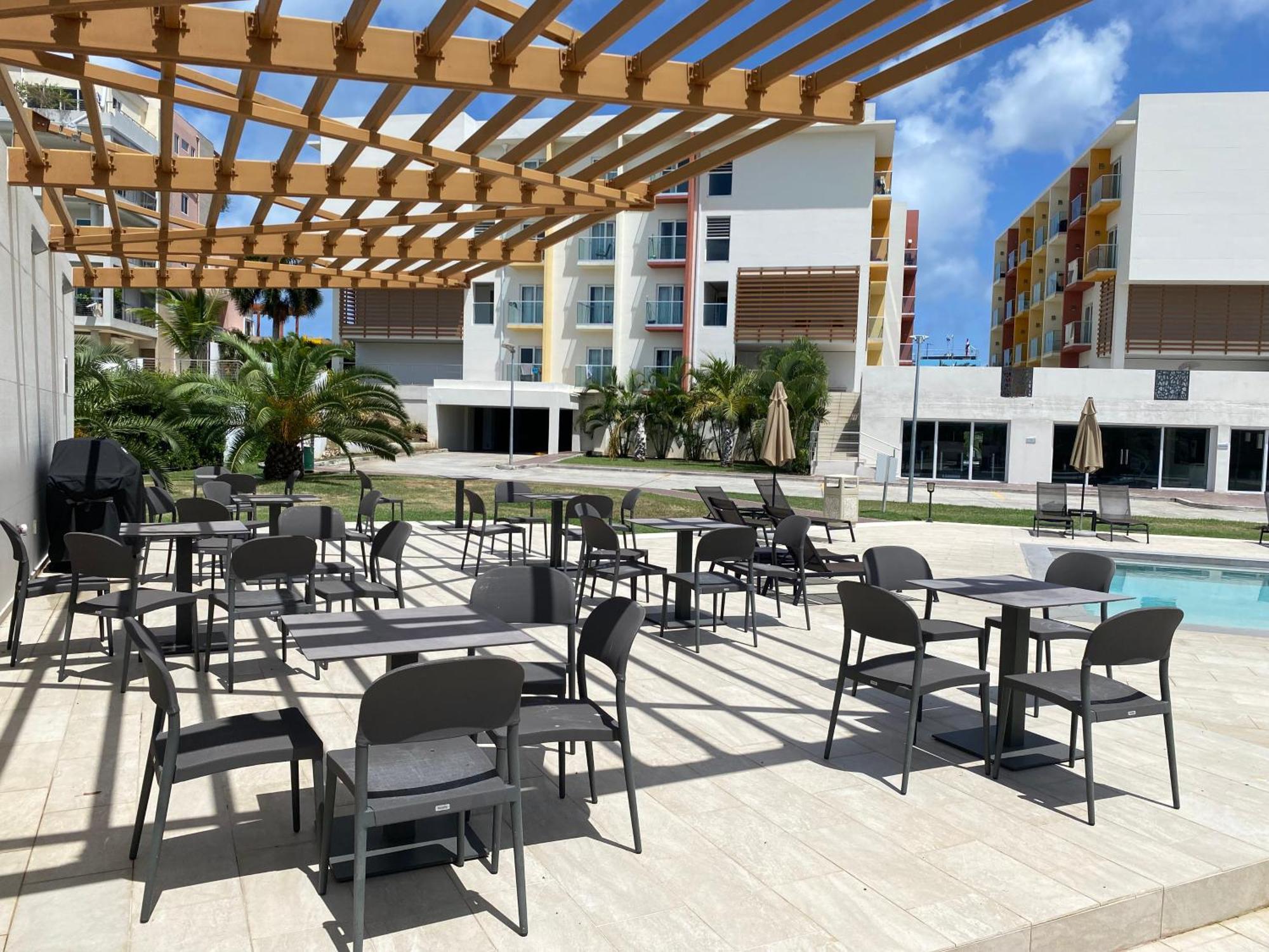 Apartment Ocean&airport View With Pool&gym In Maho, Walk To And Mullet Bay *