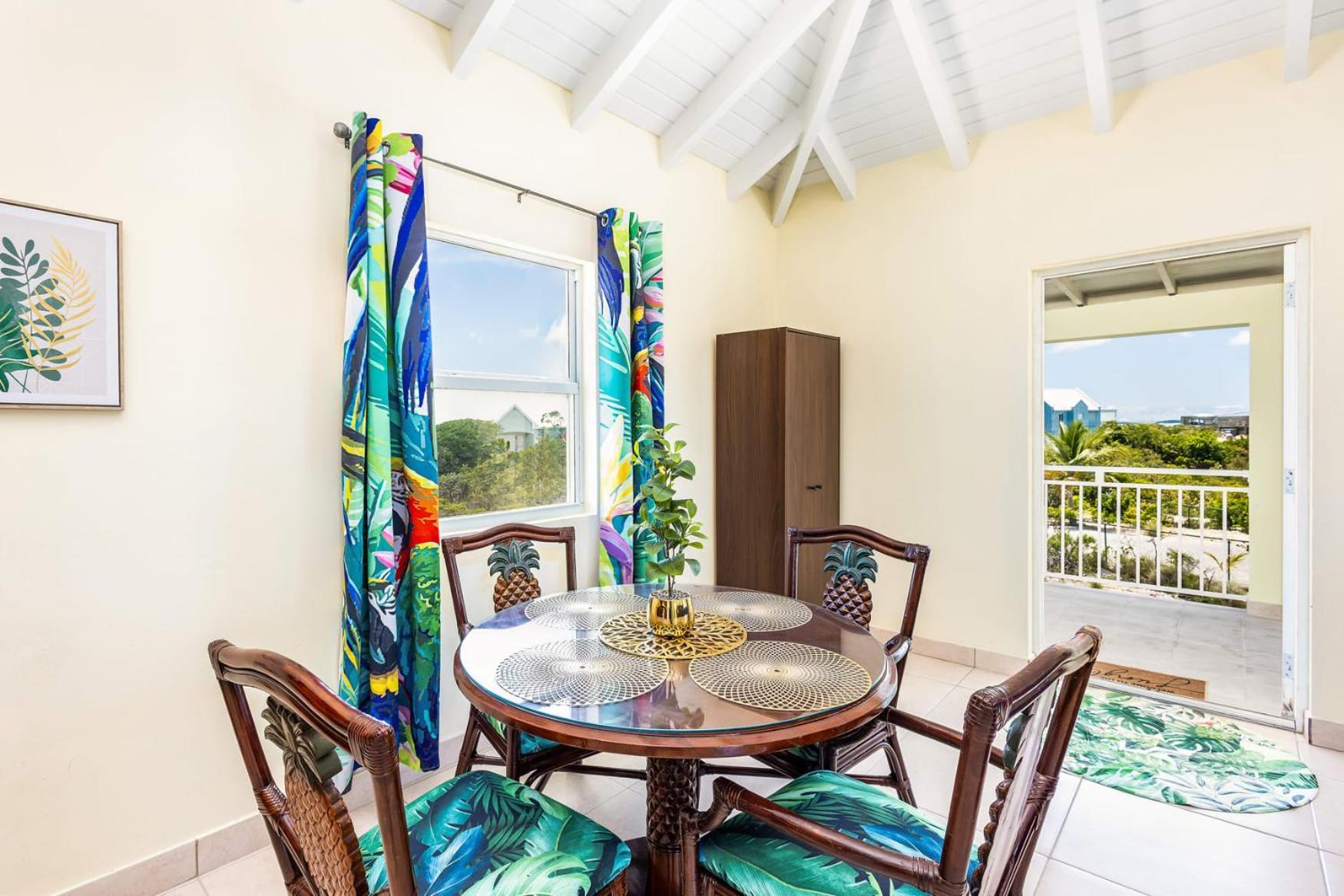 Homestay Chalk Sound Jungle Oasis Good Wifi Walk To