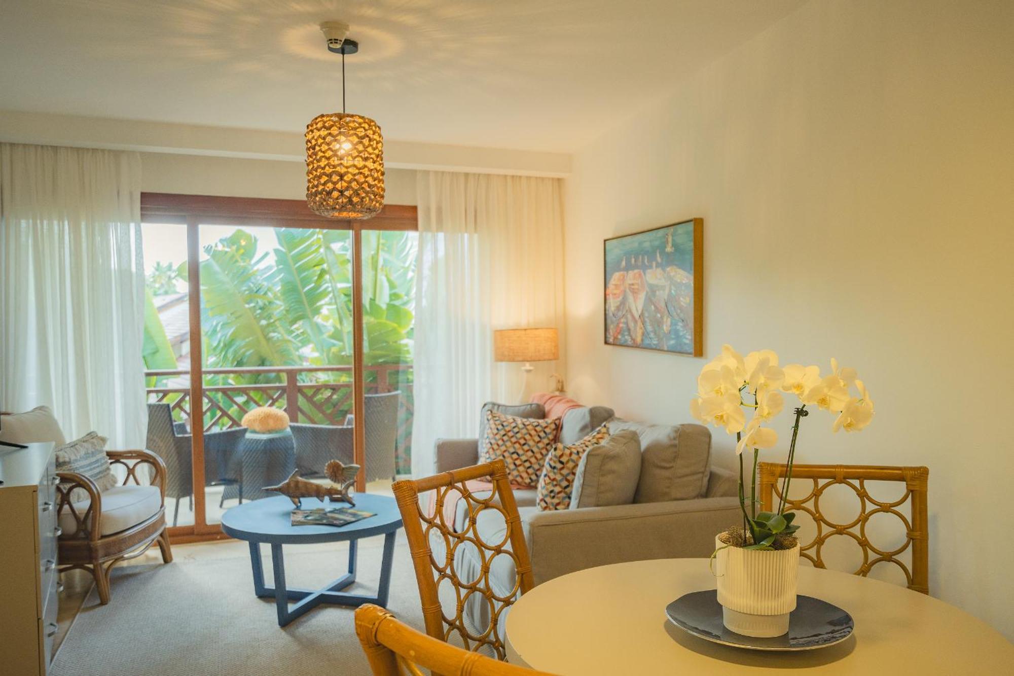 The Bannister & Yacht Club By Mint Hotel