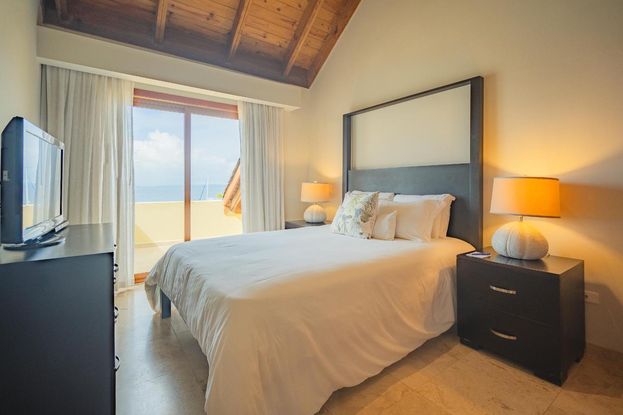 The Bannister & Yacht Club By Mint Hotel