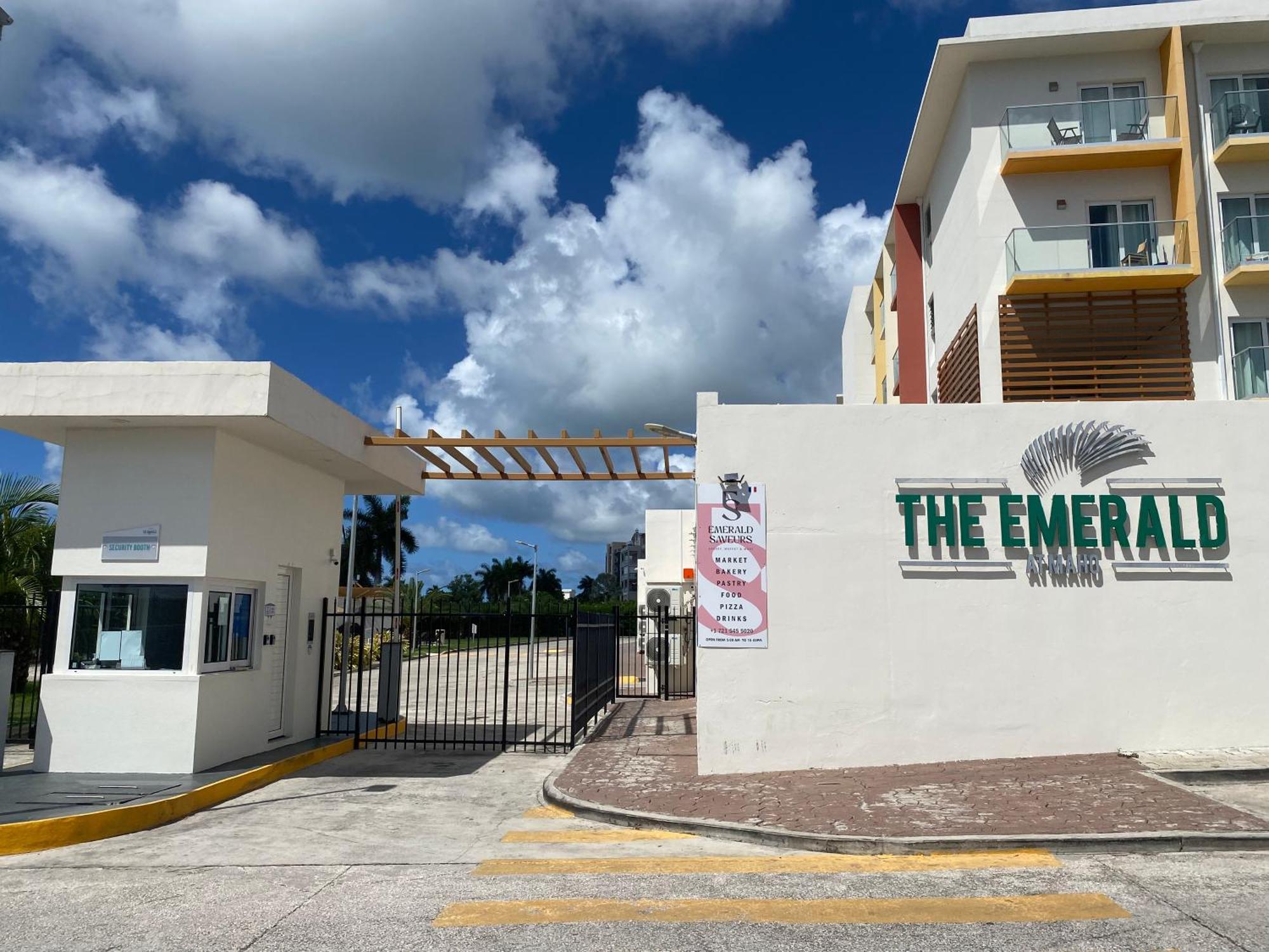 Ocean&airport View With Pool&gym In Maho, Walk To And Mullet Bay Apartment Maho