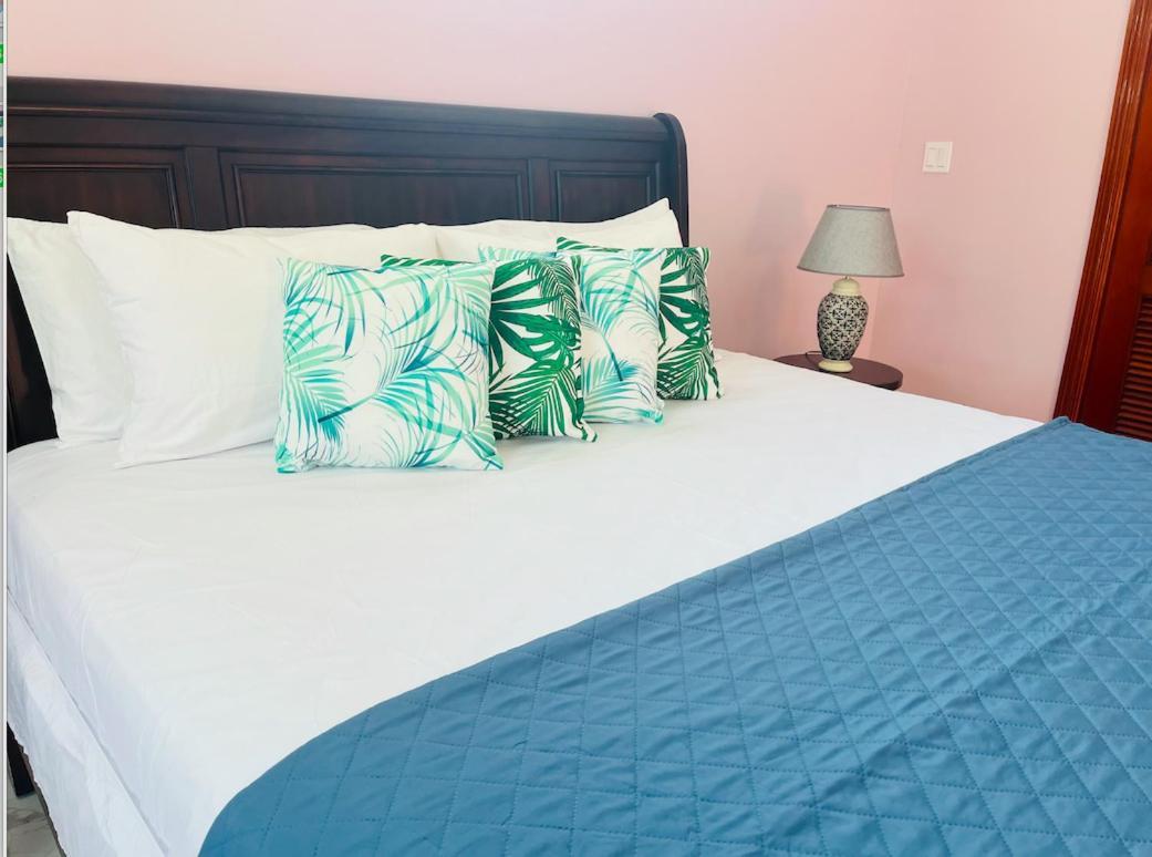 Luxury And Rooms,the Lagoons Apartamento Montego Bay